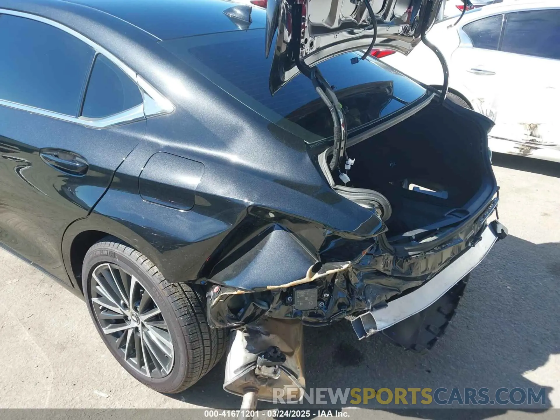 6 Photograph of a damaged car 58ADA1C15RU047172 LEXUS ES 300H 2024