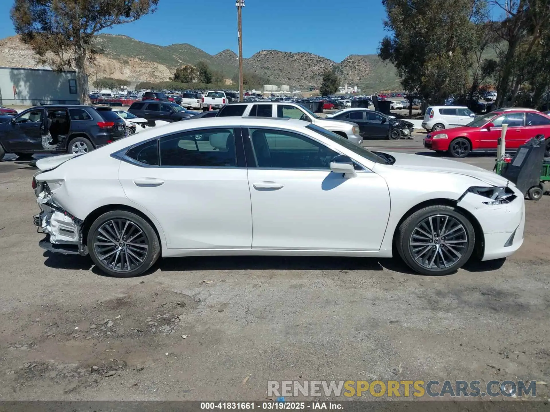 14 Photograph of a damaged car 58ADA1C16RU039730 LEXUS ES 300H 2024