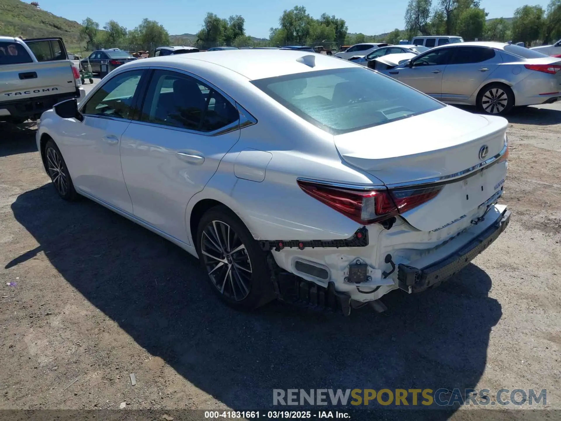 3 Photograph of a damaged car 58ADA1C16RU039730 LEXUS ES 300H 2024
