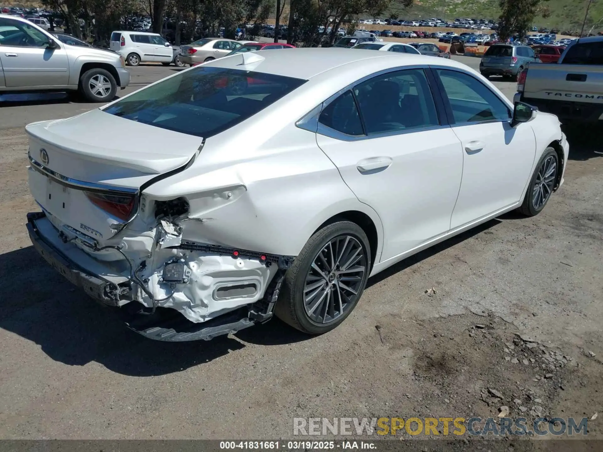 4 Photograph of a damaged car 58ADA1C16RU039730 LEXUS ES 300H 2024