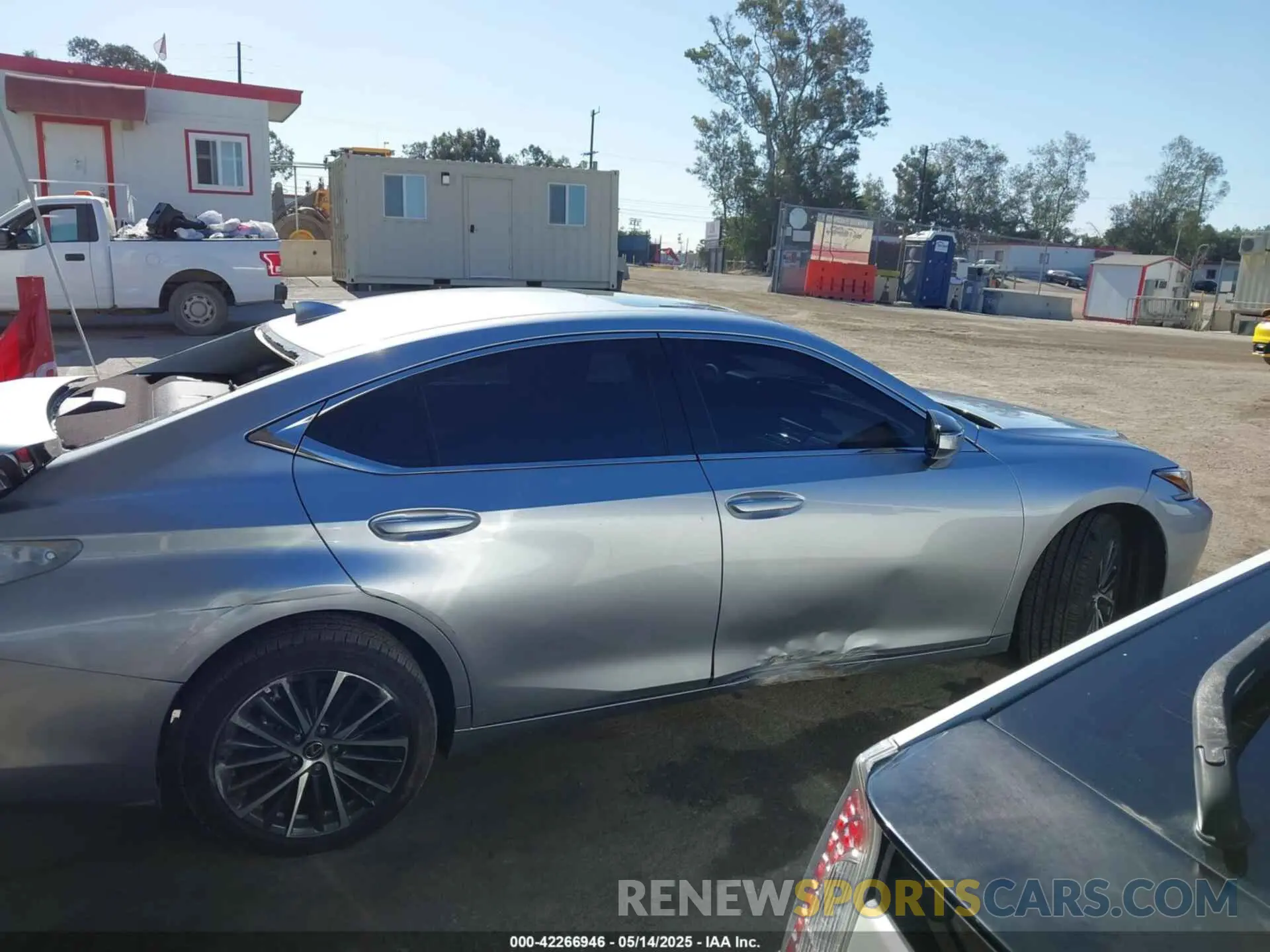 14 Photograph of a damaged car 58ADA1C17RU053992 LEXUS ES 300H 2024