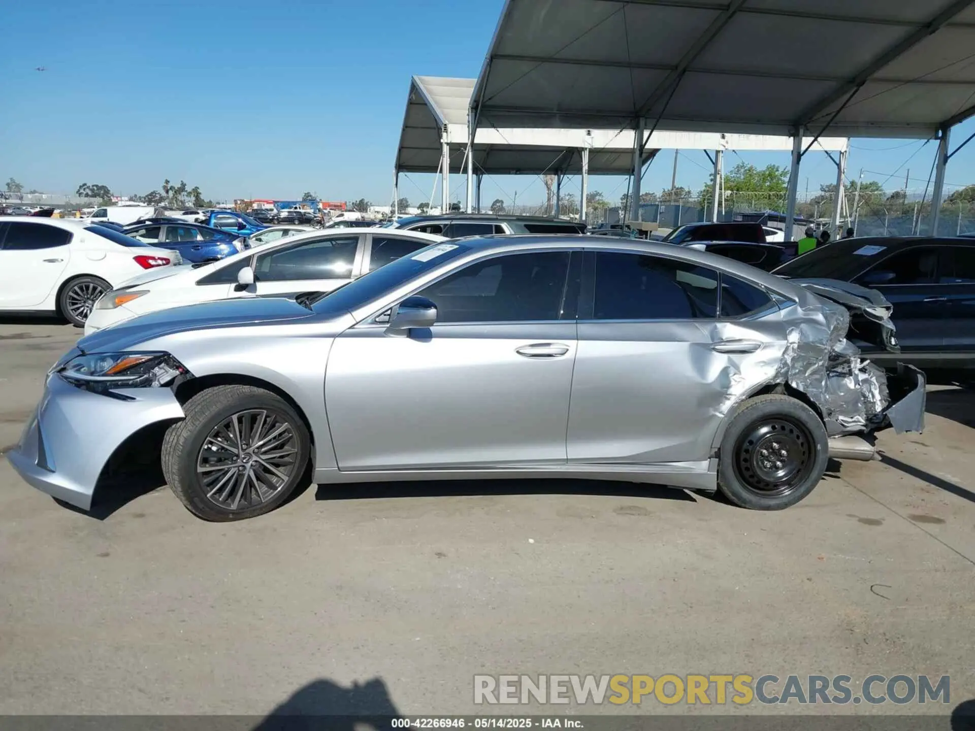 15 Photograph of a damaged car 58ADA1C17RU053992 LEXUS ES 300H 2024