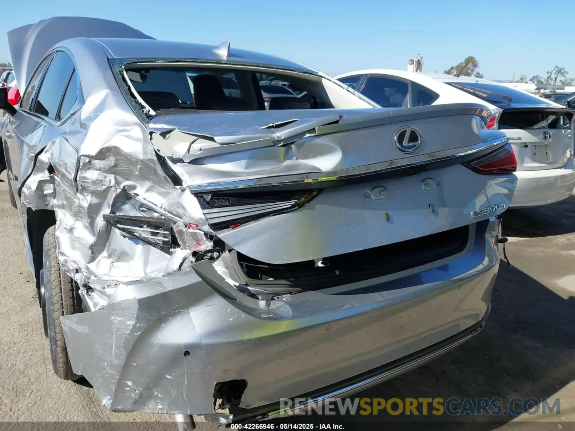 6 Photograph of a damaged car 58ADA1C17RU053992 LEXUS ES 300H 2024