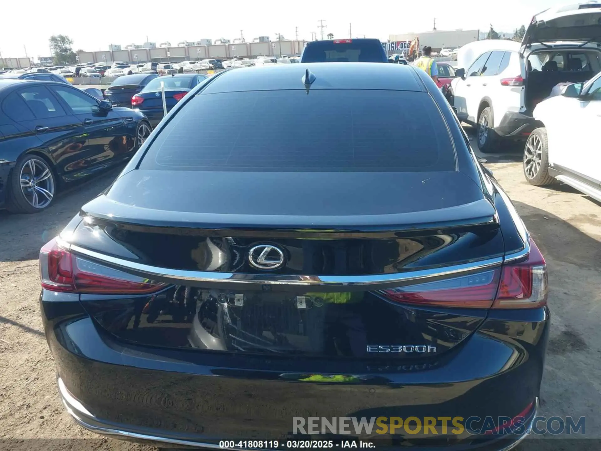 16 Photograph of a damaged car 58ADA1C1XRU041495 LEXUS ES 300H 2024