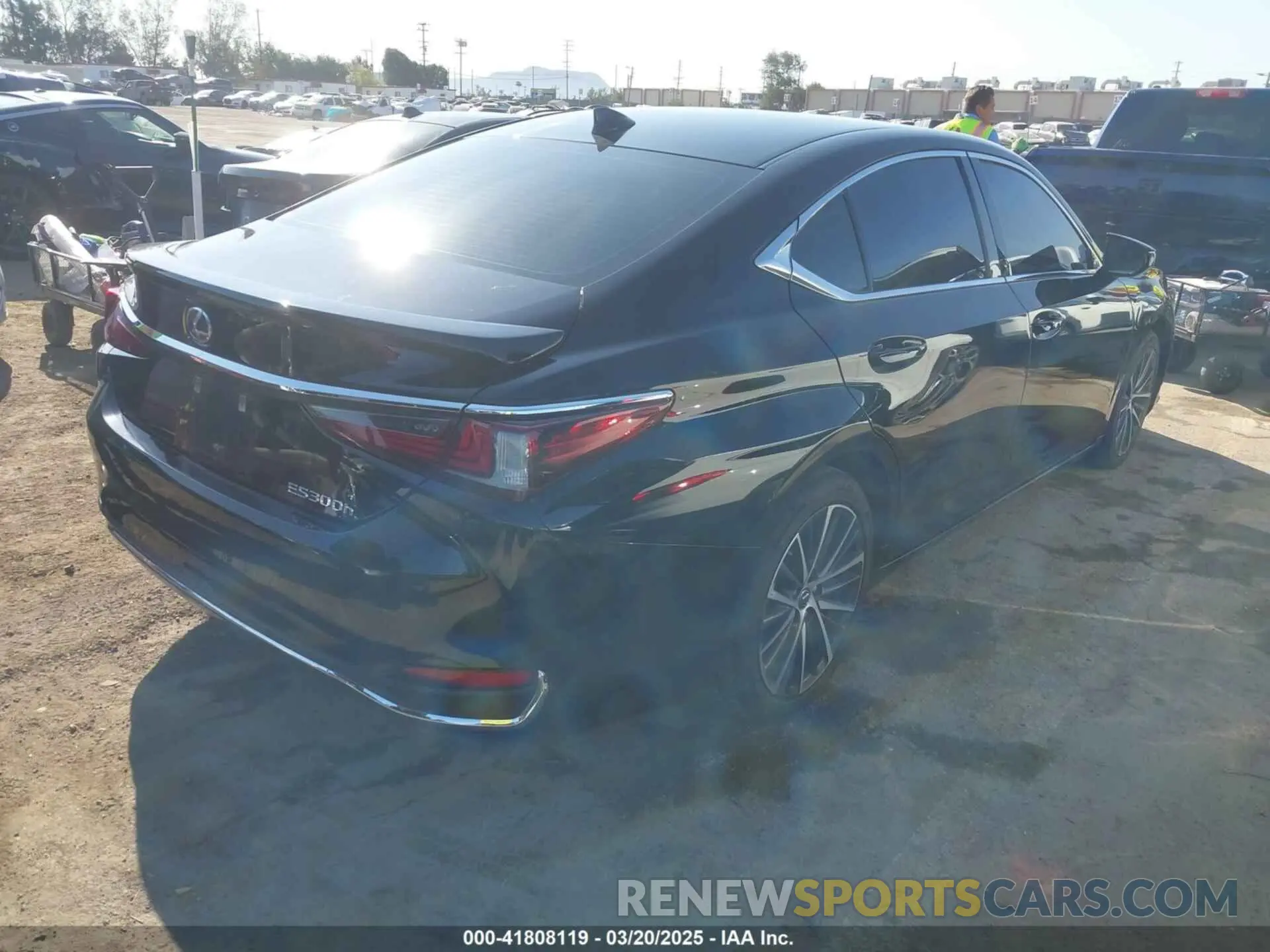 4 Photograph of a damaged car 58ADA1C1XRU041495 LEXUS ES 300H 2024