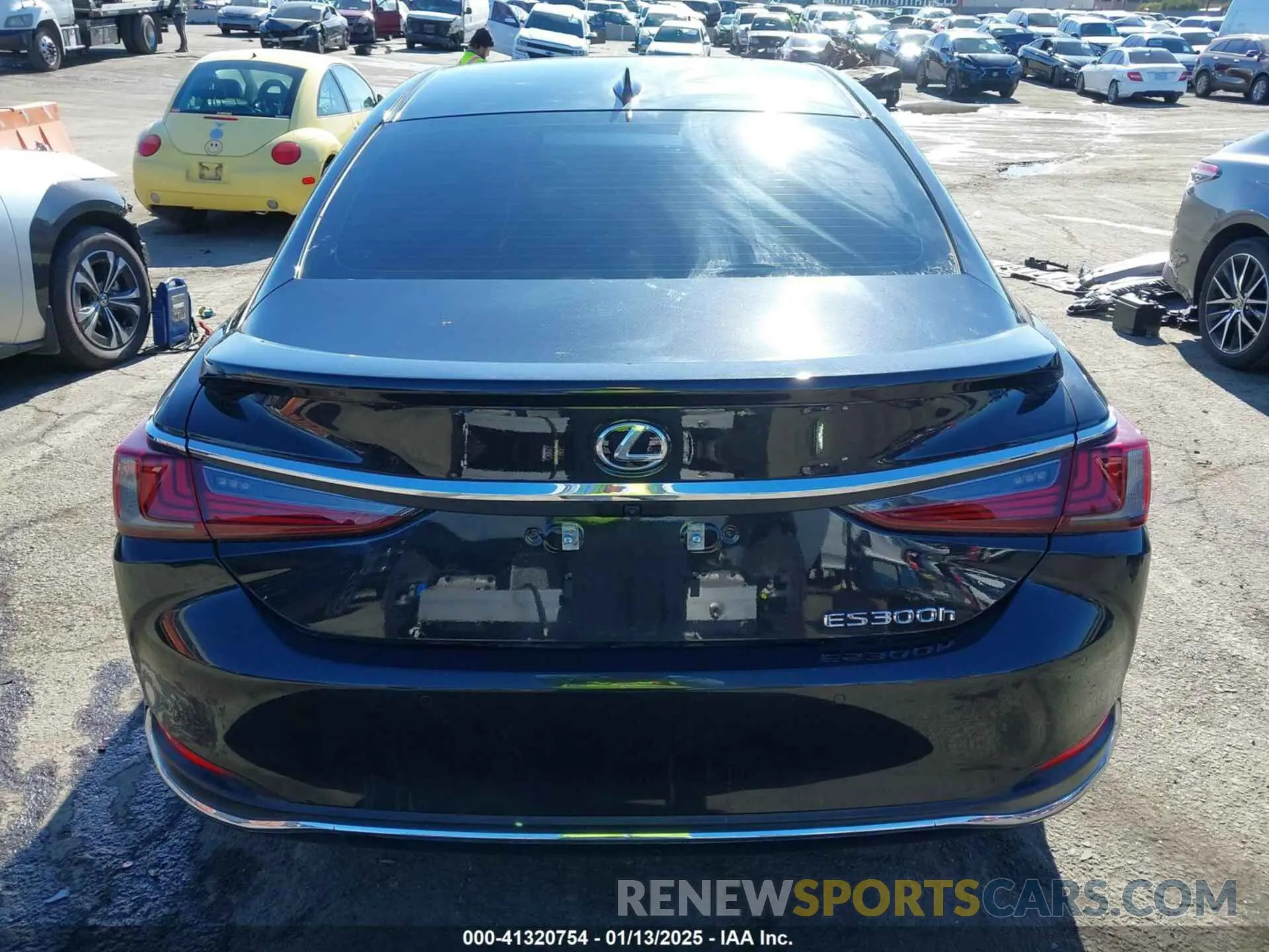 17 Photograph of a damaged car 58ADA1C1XRU053145 LEXUS ES 300H 2024