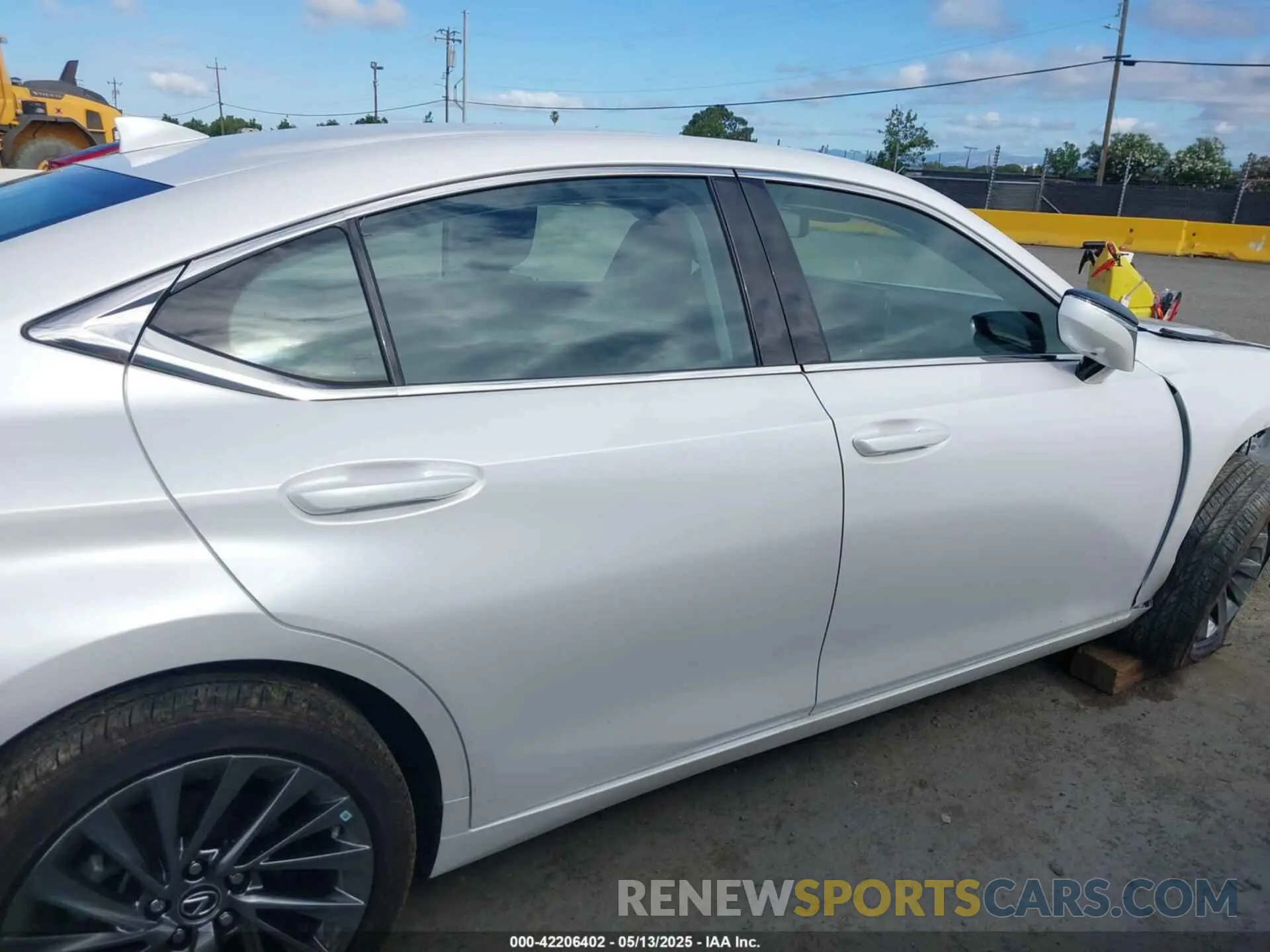 13 Photograph of a damaged car 58AEA1C10RU048315 LEXUS ES 300H 2024