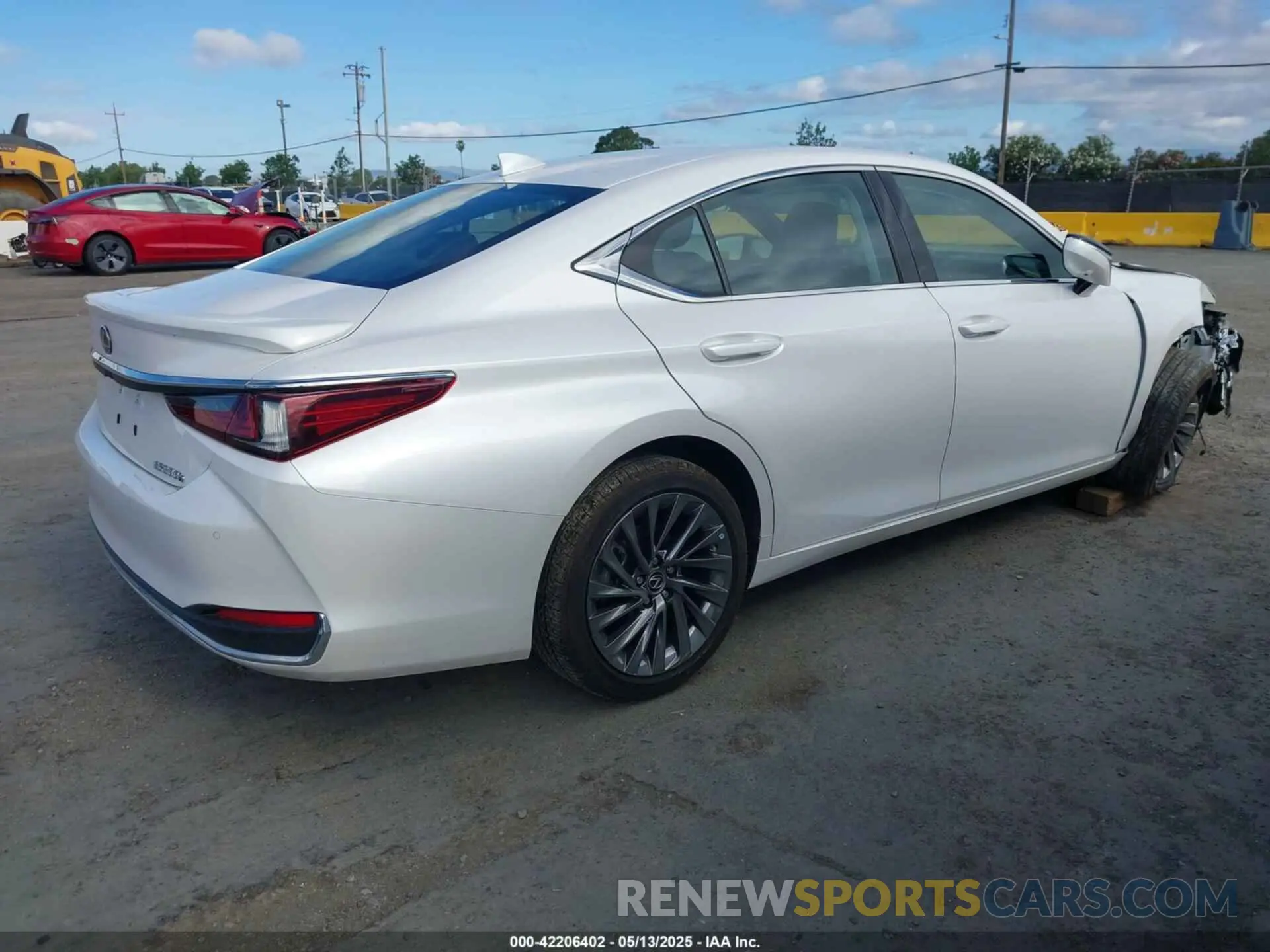 4 Photograph of a damaged car 58AEA1C10RU048315 LEXUS ES 300H 2024