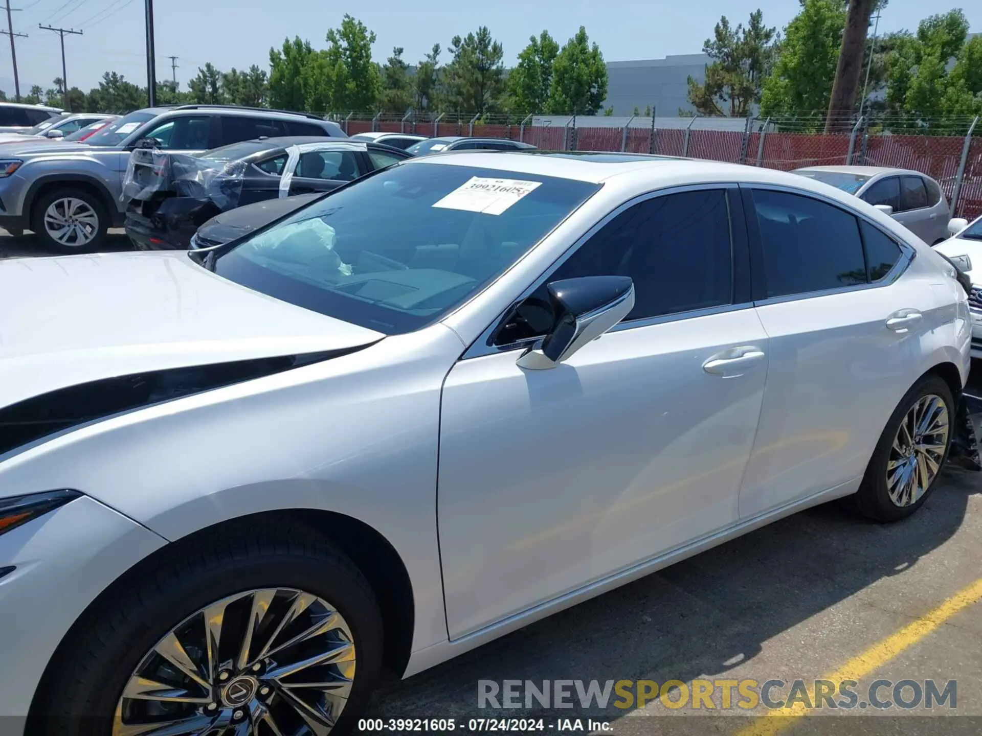 14 Photograph of a damaged car 58AEA1C10RU050999 LEXUS ES 300H 2024