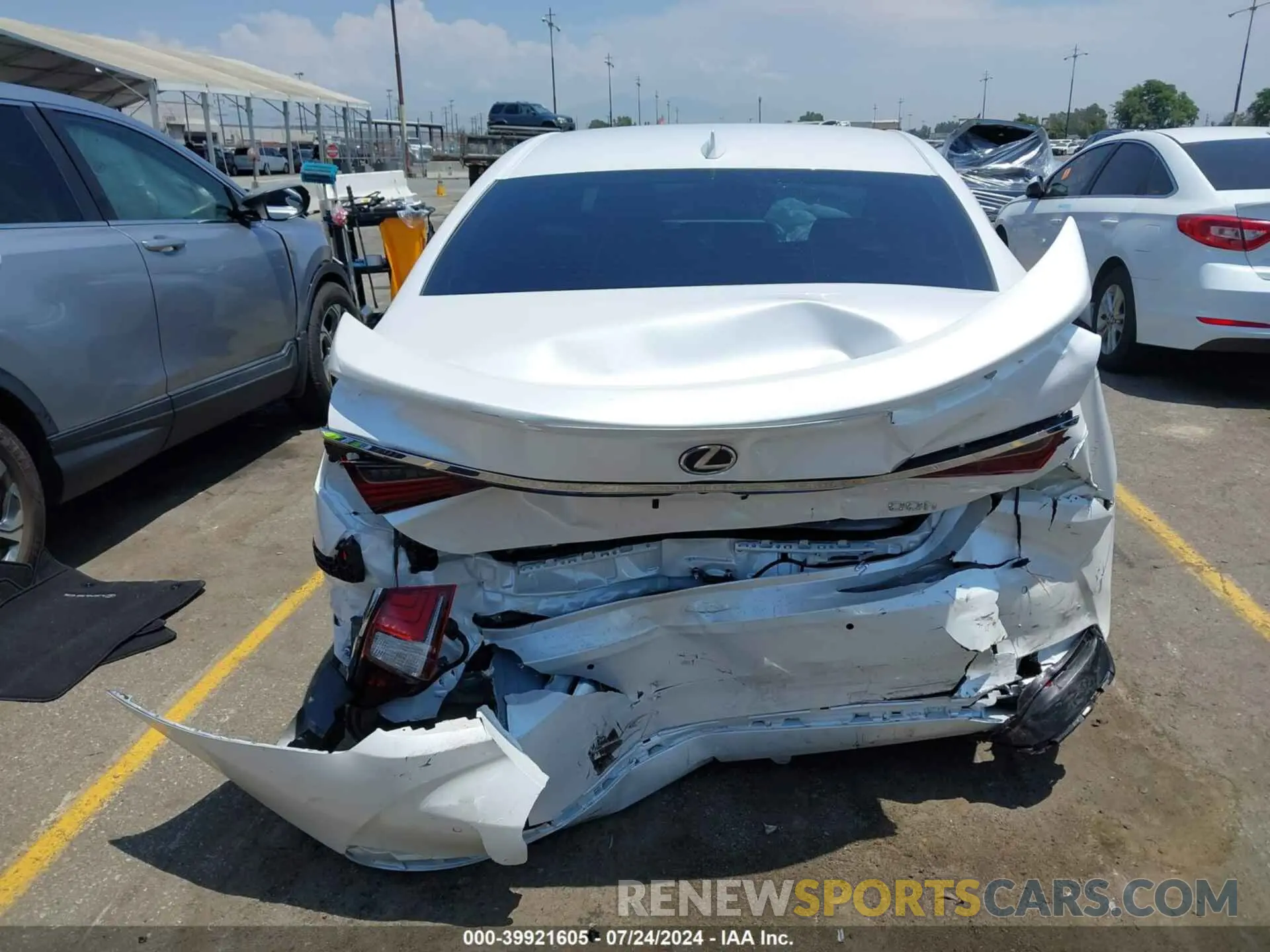 16 Photograph of a damaged car 58AEA1C10RU050999 LEXUS ES 300H 2024