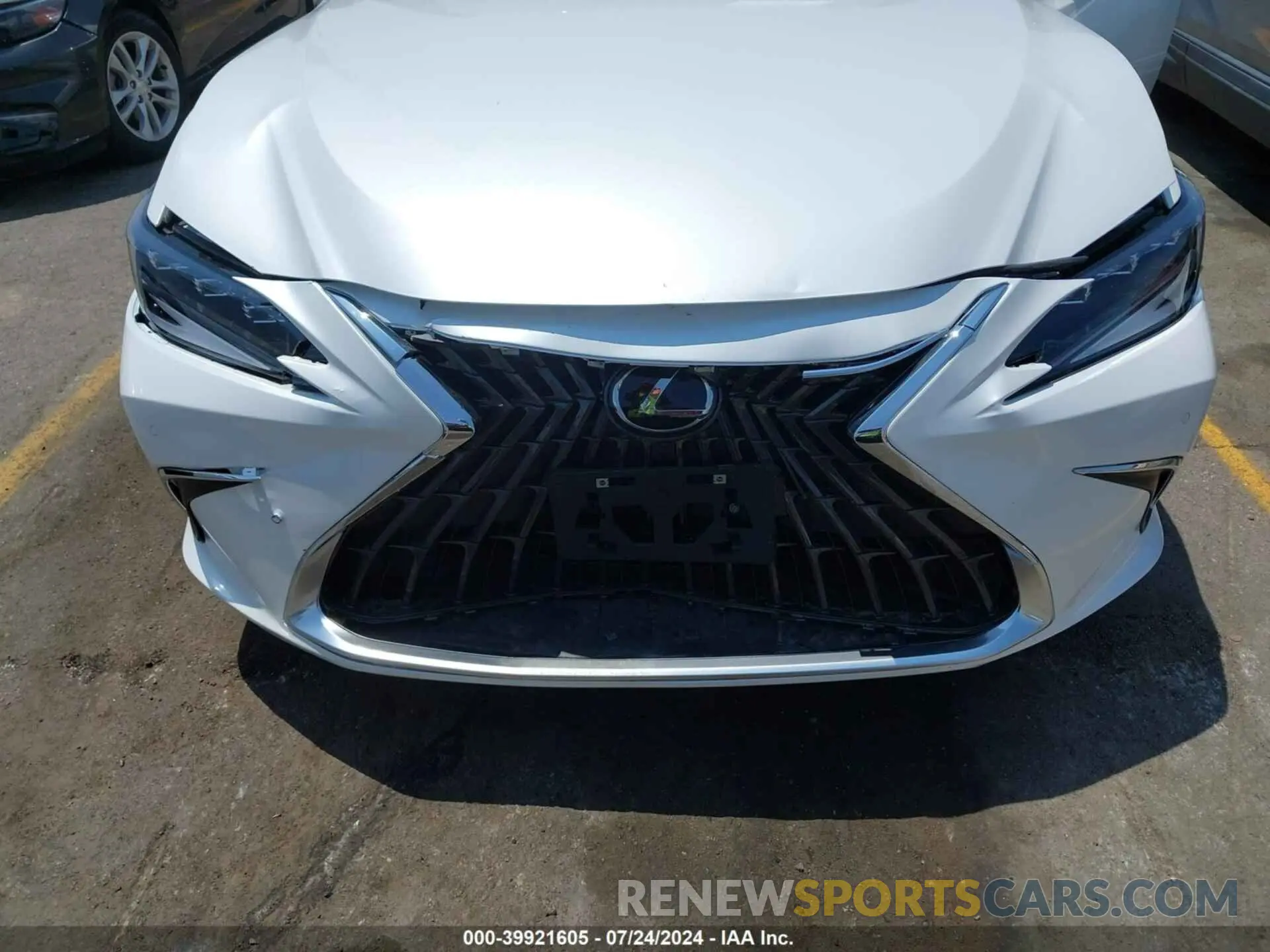 18 Photograph of a damaged car 58AEA1C10RU050999 LEXUS ES 300H 2024