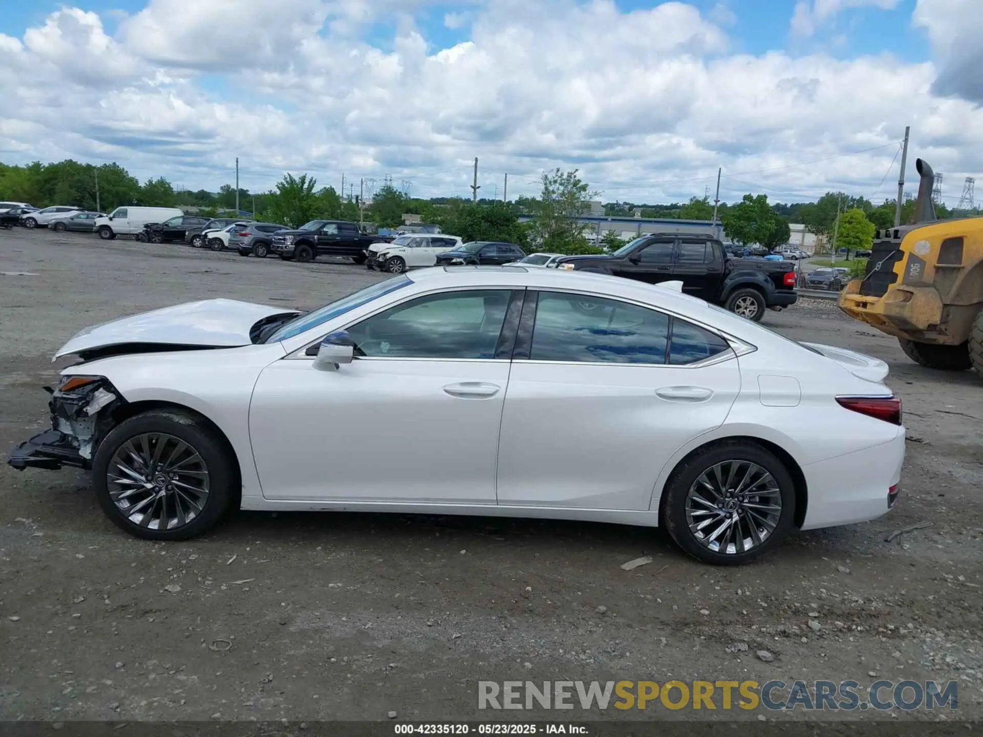 14 Photograph of a damaged car 58AEA1C15RU040758 LEXUS ES 300H 2024