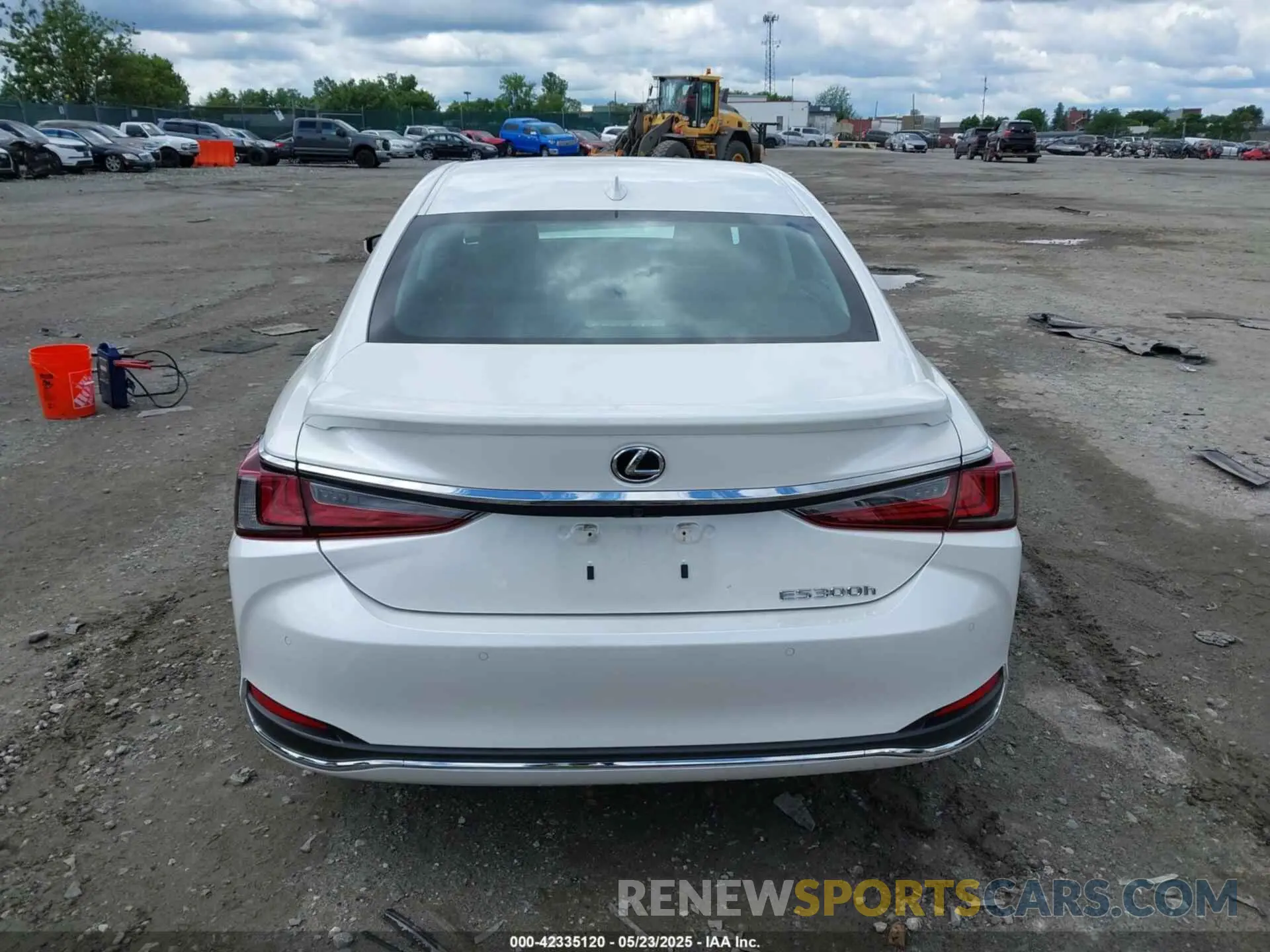 16 Photograph of a damaged car 58AEA1C15RU040758 LEXUS ES 300H 2024