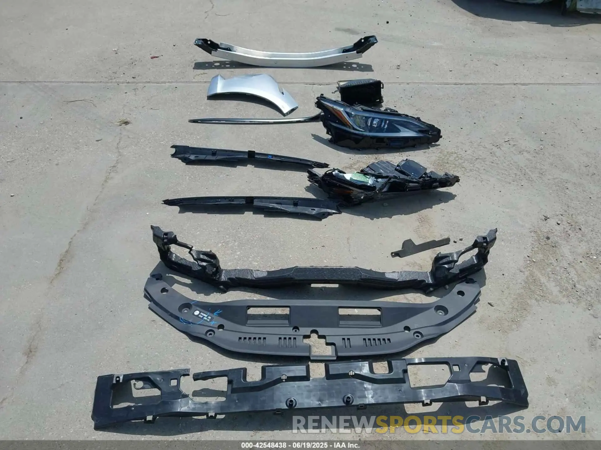 12 Photograph of a damaged car 58AEA1C15RU042140 LEXUS ES 300H 2024