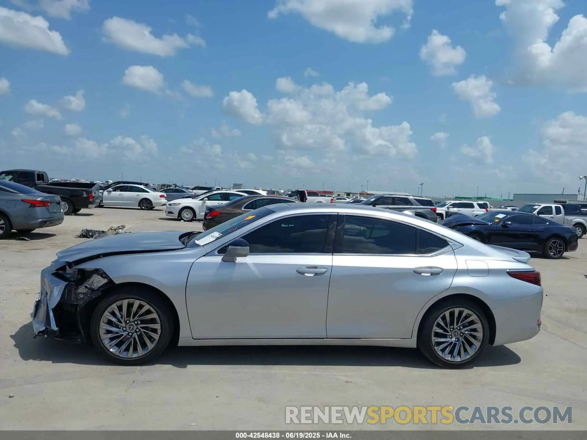 15 Photograph of a damaged car 58AEA1C15RU042140 LEXUS ES 300H 2024