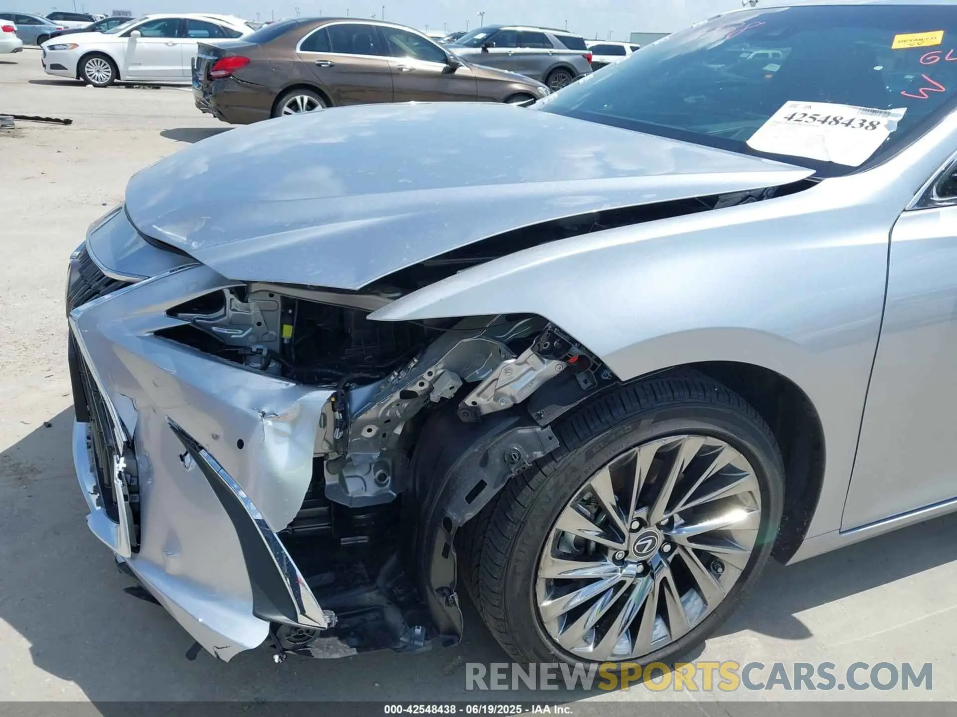 20 Photograph of a damaged car 58AEA1C15RU042140 LEXUS ES 300H 2024