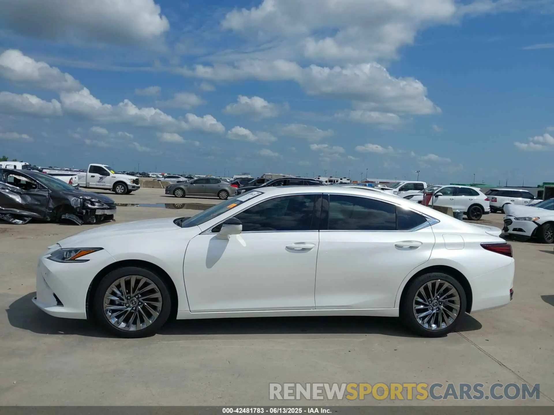 15 Photograph of a damaged car 58AEA1C17RU050563 LEXUS ES 300H 2024