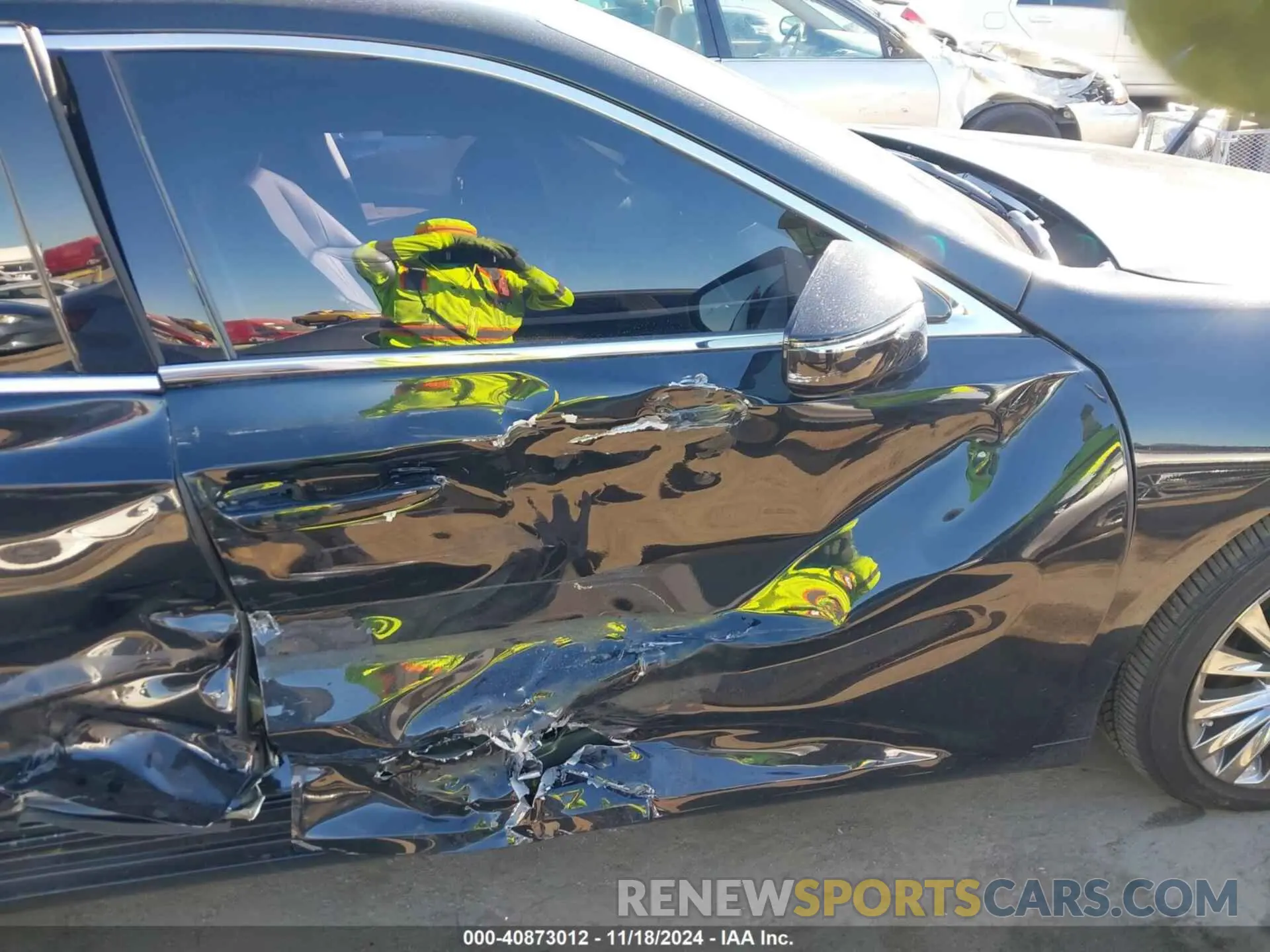 17 Photograph of a damaged car 58AEA1C1XRU045759 LEXUS ES 300H 2024