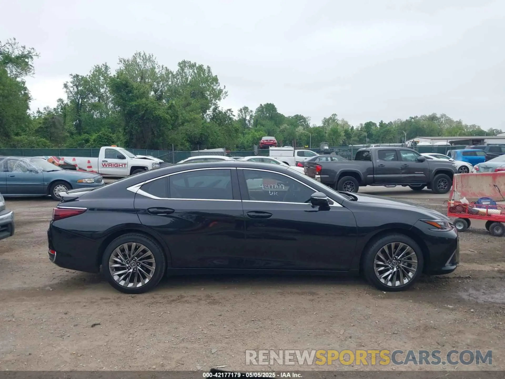 13 Photograph of a damaged car 58AFA1C13RU048538 LEXUS ES 300H 2024