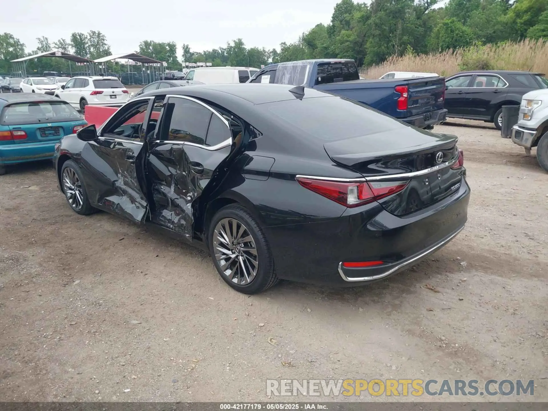 3 Photograph of a damaged car 58AFA1C13RU048538 LEXUS ES 300H 2024