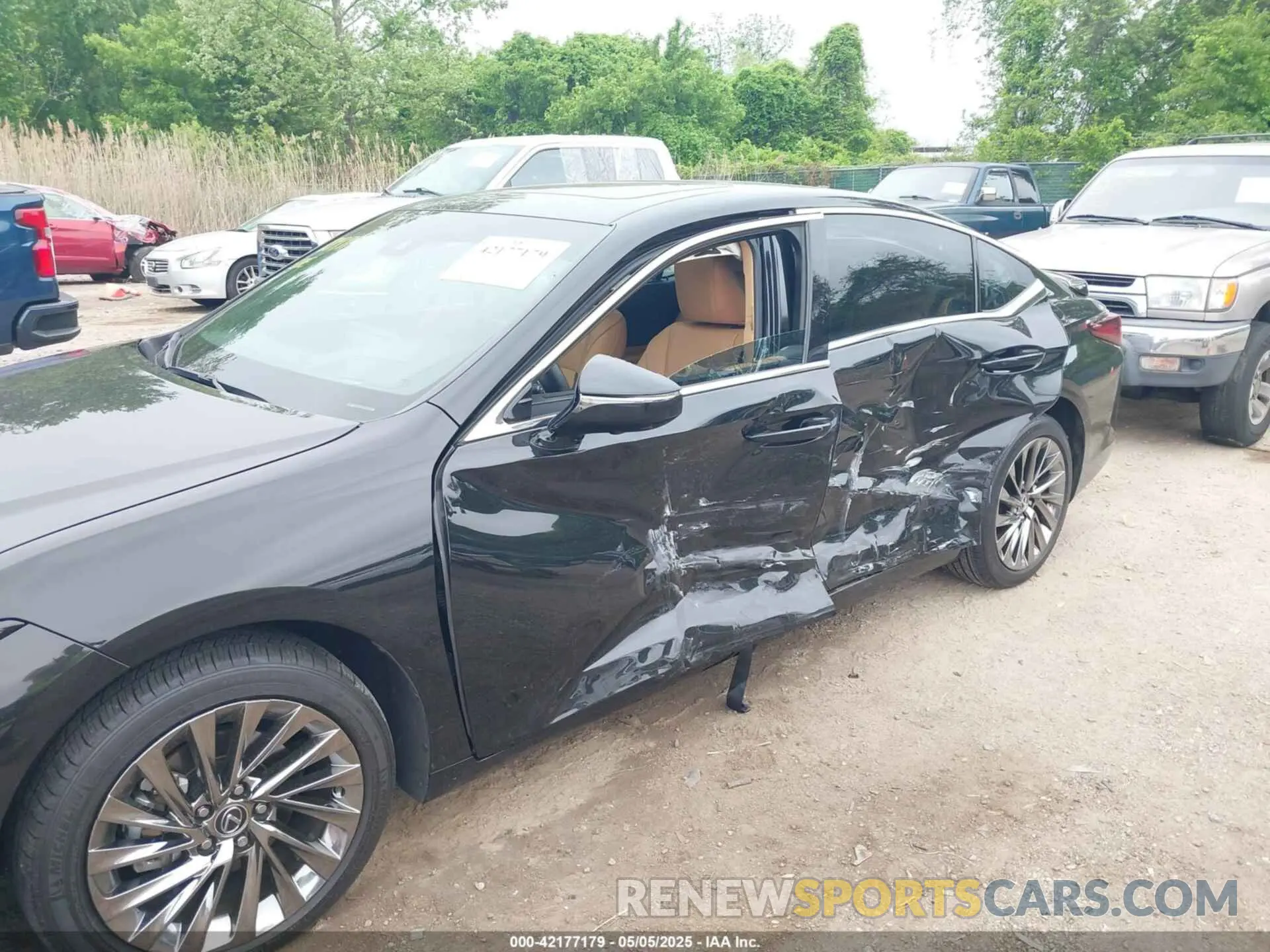 6 Photograph of a damaged car 58AFA1C13RU048538 LEXUS ES 300H 2024