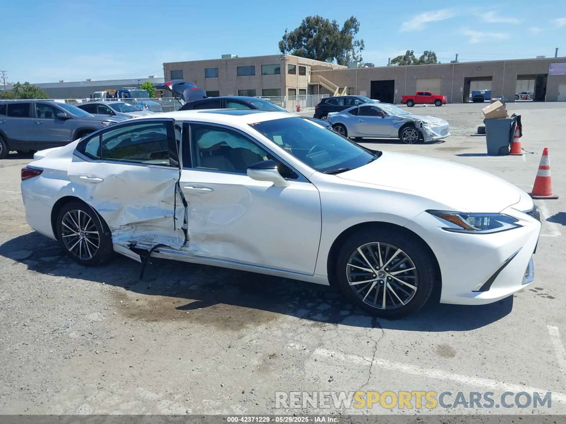 6 Photograph of a damaged car 58ADA1C11SU055520 LEXUS ES 300H 2025