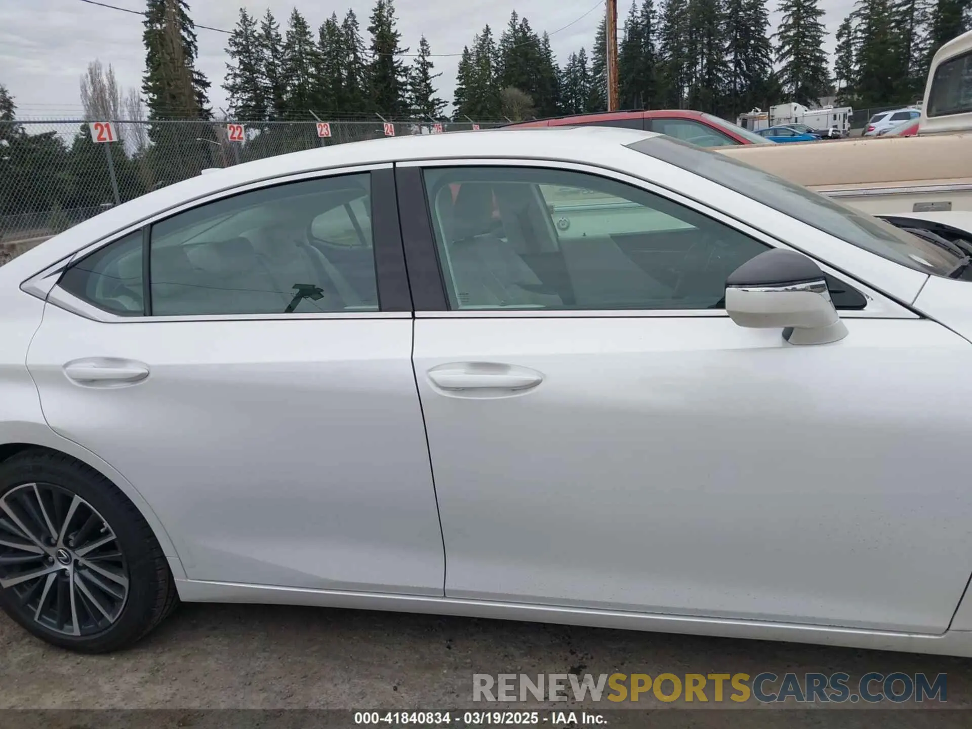 14 Photograph of a damaged car 58ADA1C11SU058997 LEXUS ES 300H 2025