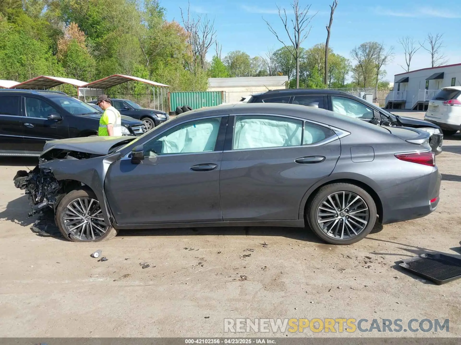 14 Photograph of a damaged car 58ADA1C19SU055619 LEXUS ES 300H 2025