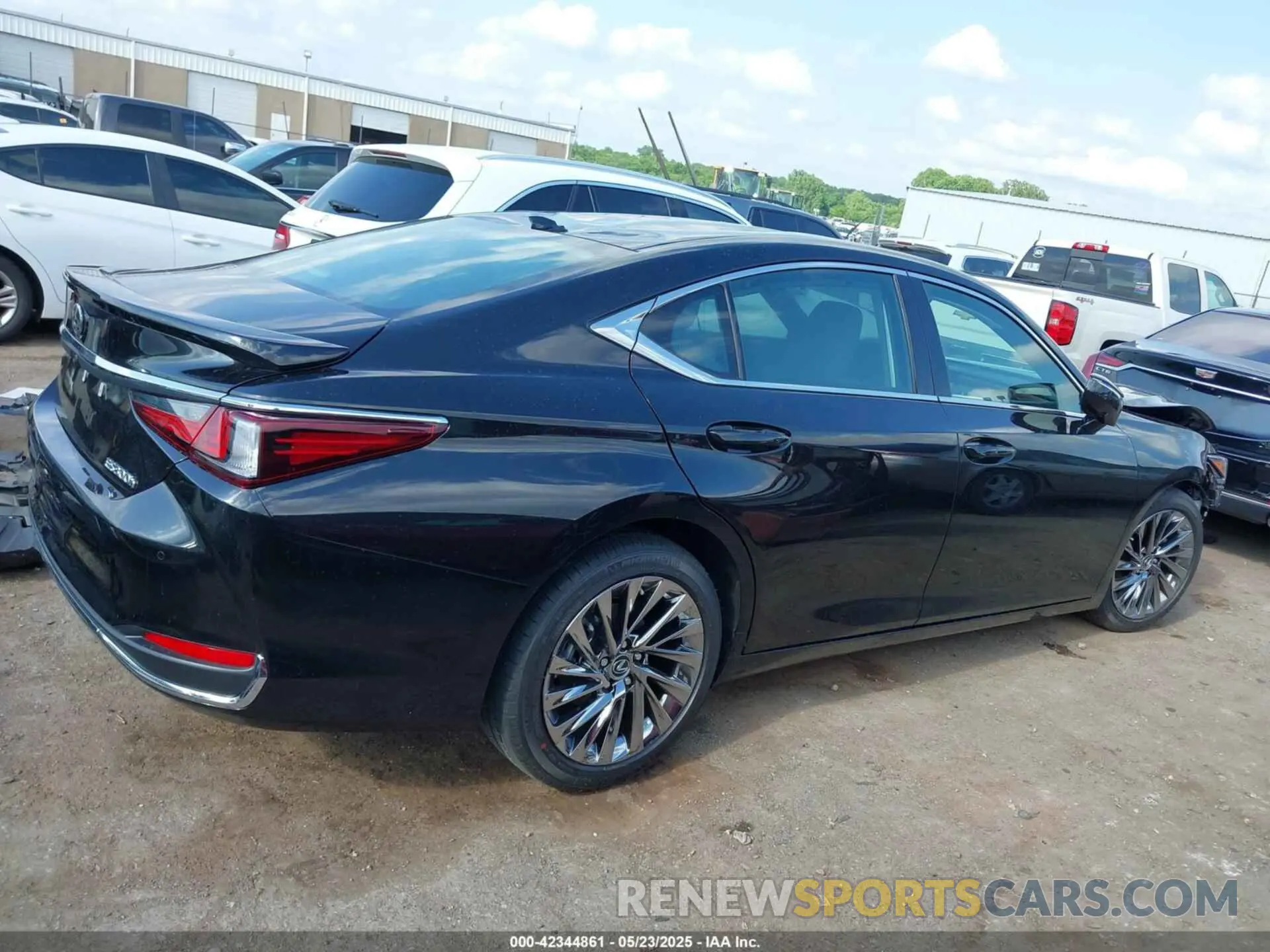 14 Photograph of a damaged car 58AFA1C16SU067283 LEXUS ES 300H 2025