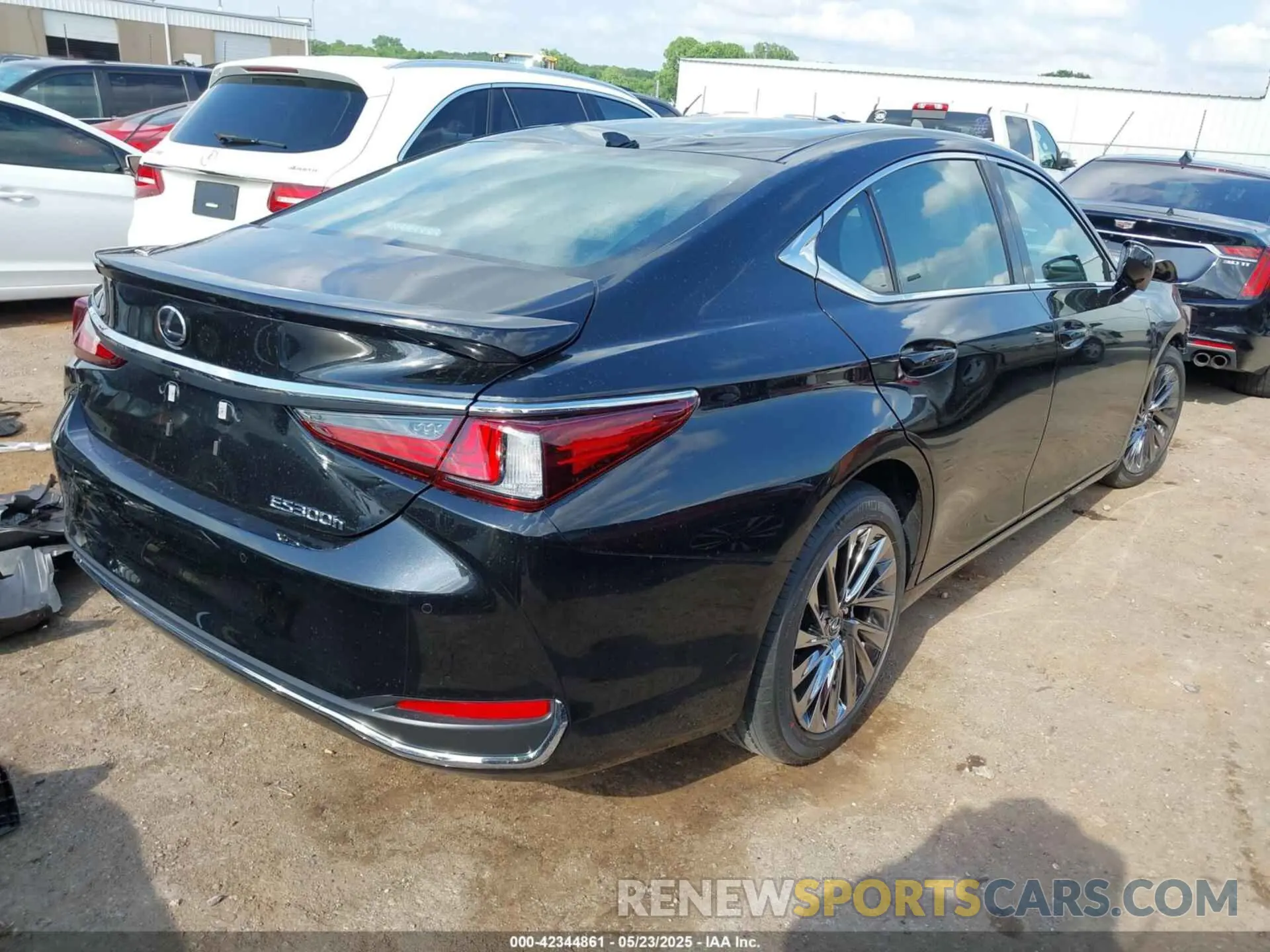 4 Photograph of a damaged car 58AFA1C16SU067283 LEXUS ES 300H 2025