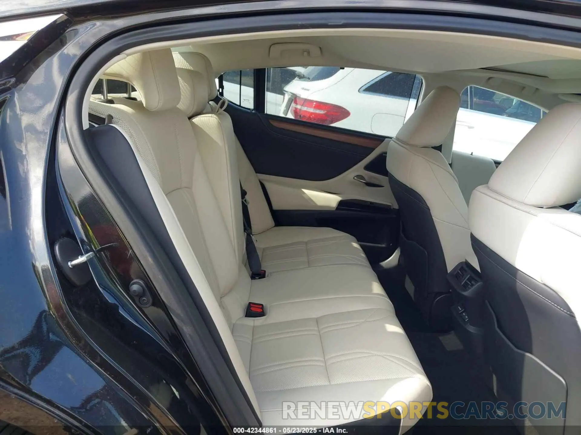 8 Photograph of a damaged car 58AFA1C16SU067283 LEXUS ES 300H 2025