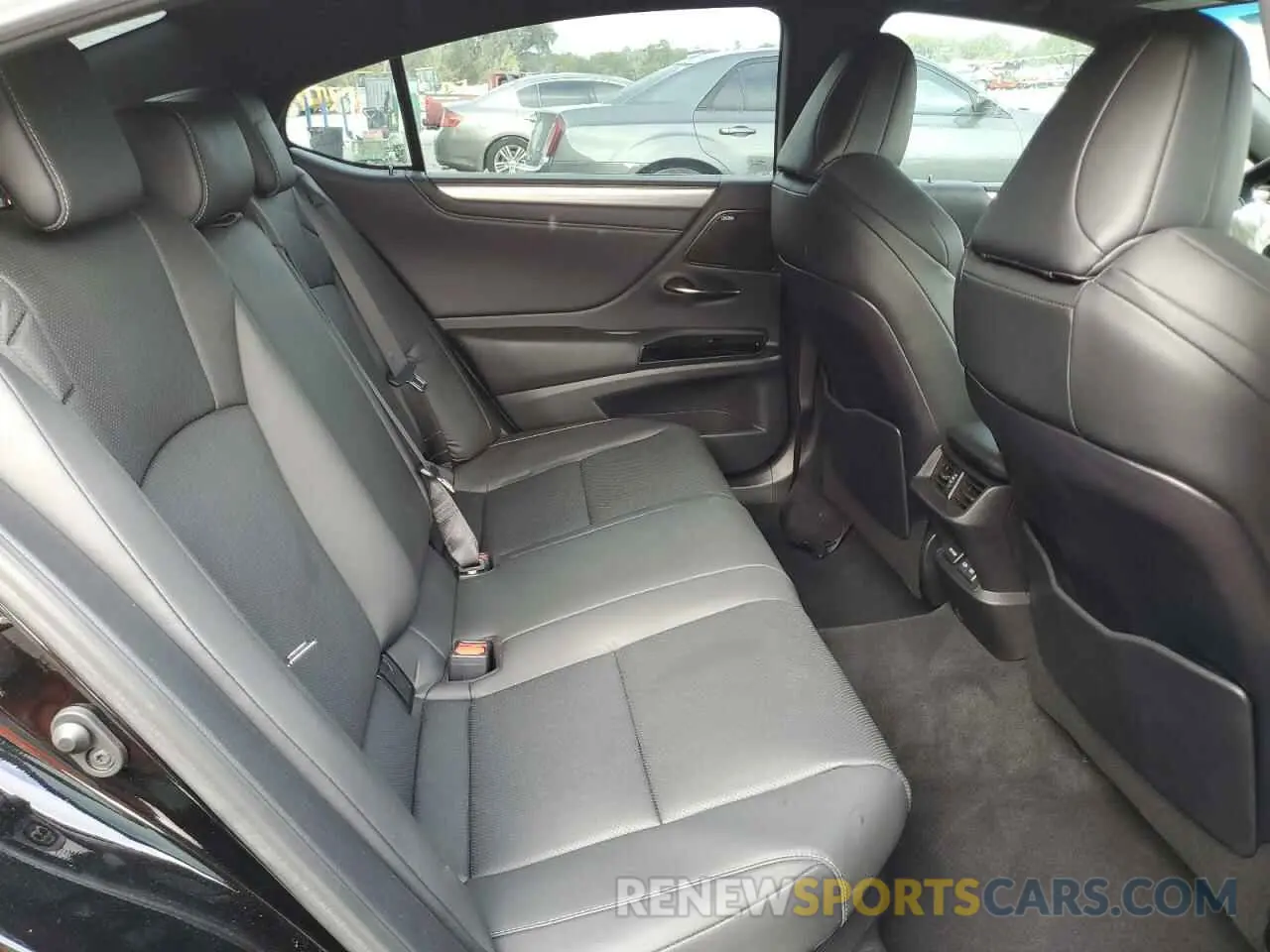 10 Photograph of a damaged car 58ABA1C15RU043954 LEXUS ES 300H F 2024