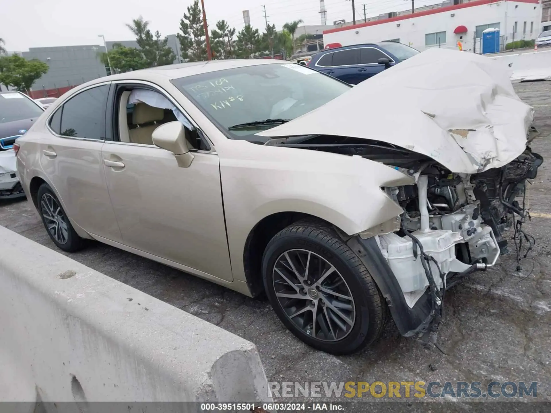 1 Photograph of a damaged car 58ABK1GG6HU057193 LEXUS ES 350 2017