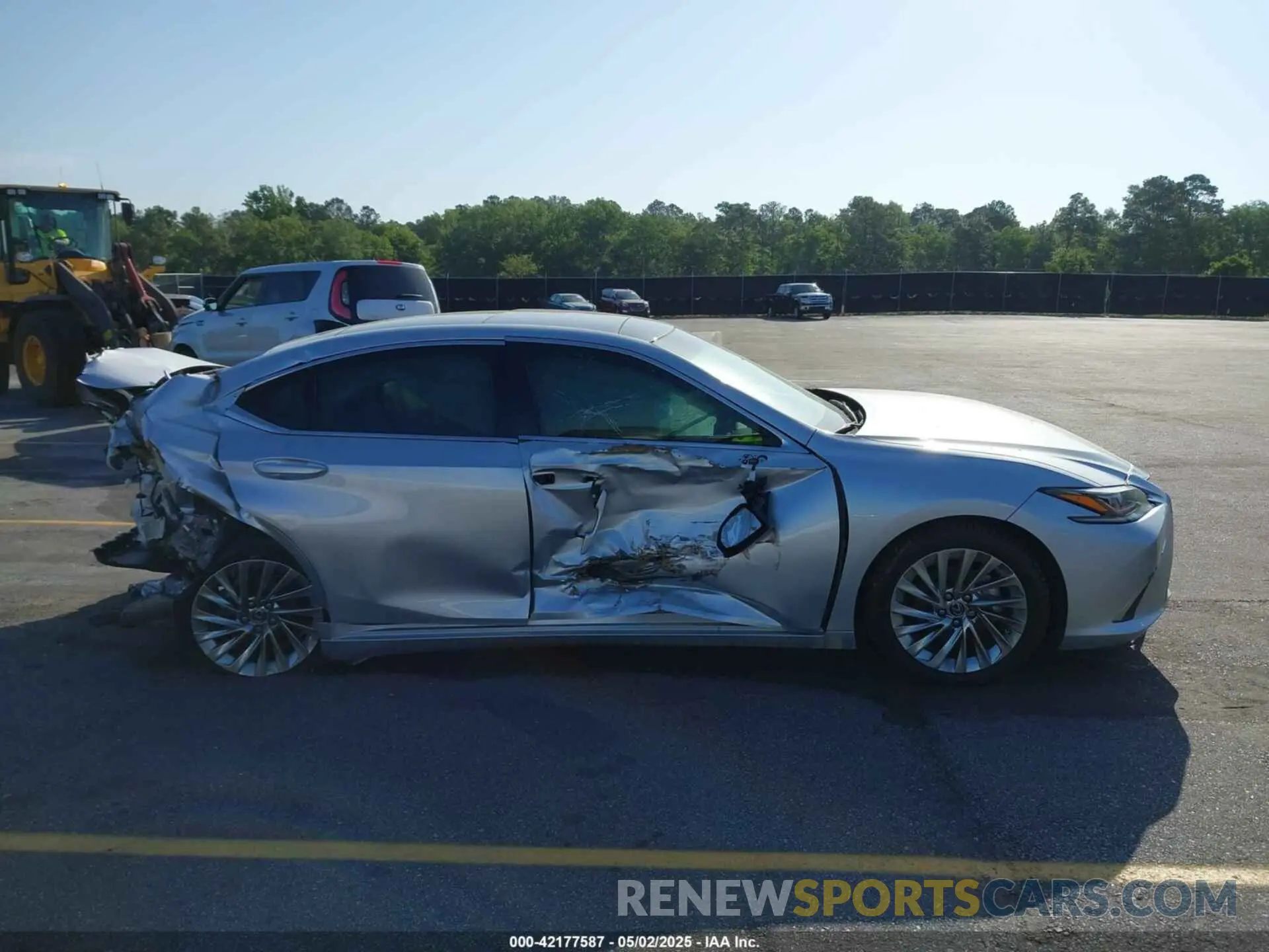 14 Photograph of a damaged car 58ABZ1B10KU023305 LEXUS ES 350 2019