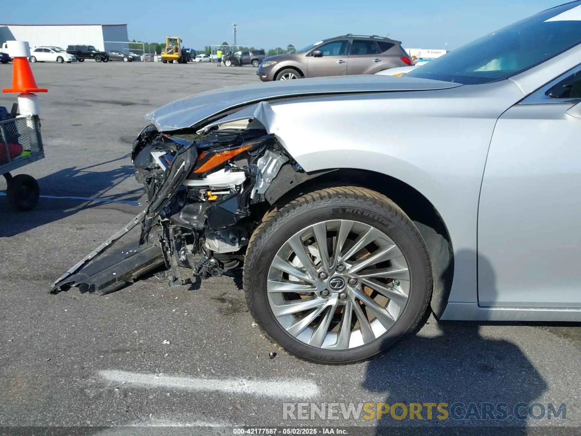 18 Photograph of a damaged car 58ABZ1B10KU023305 LEXUS ES 350 2019