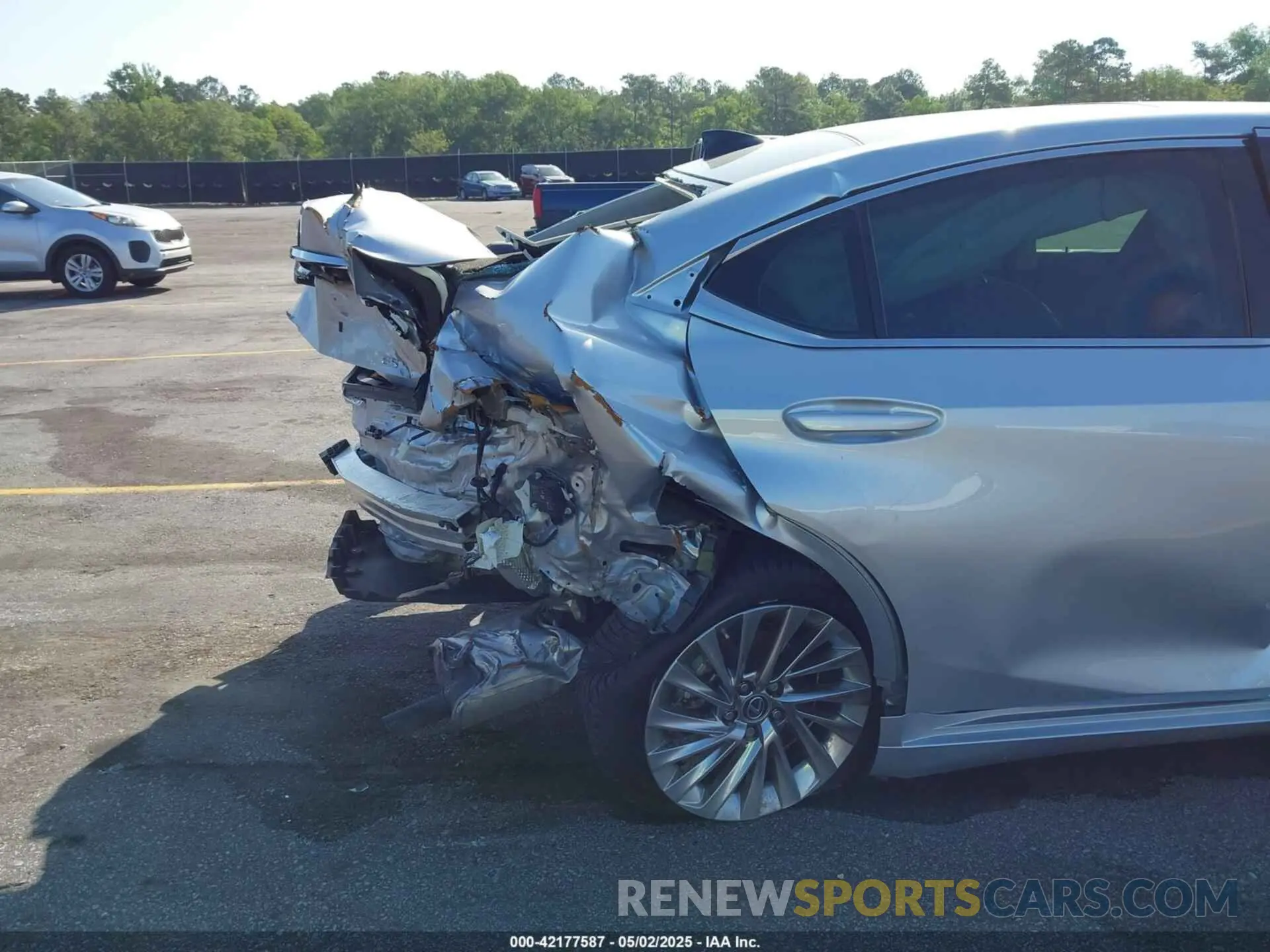 21 Photograph of a damaged car 58ABZ1B10KU023305 LEXUS ES 350 2019