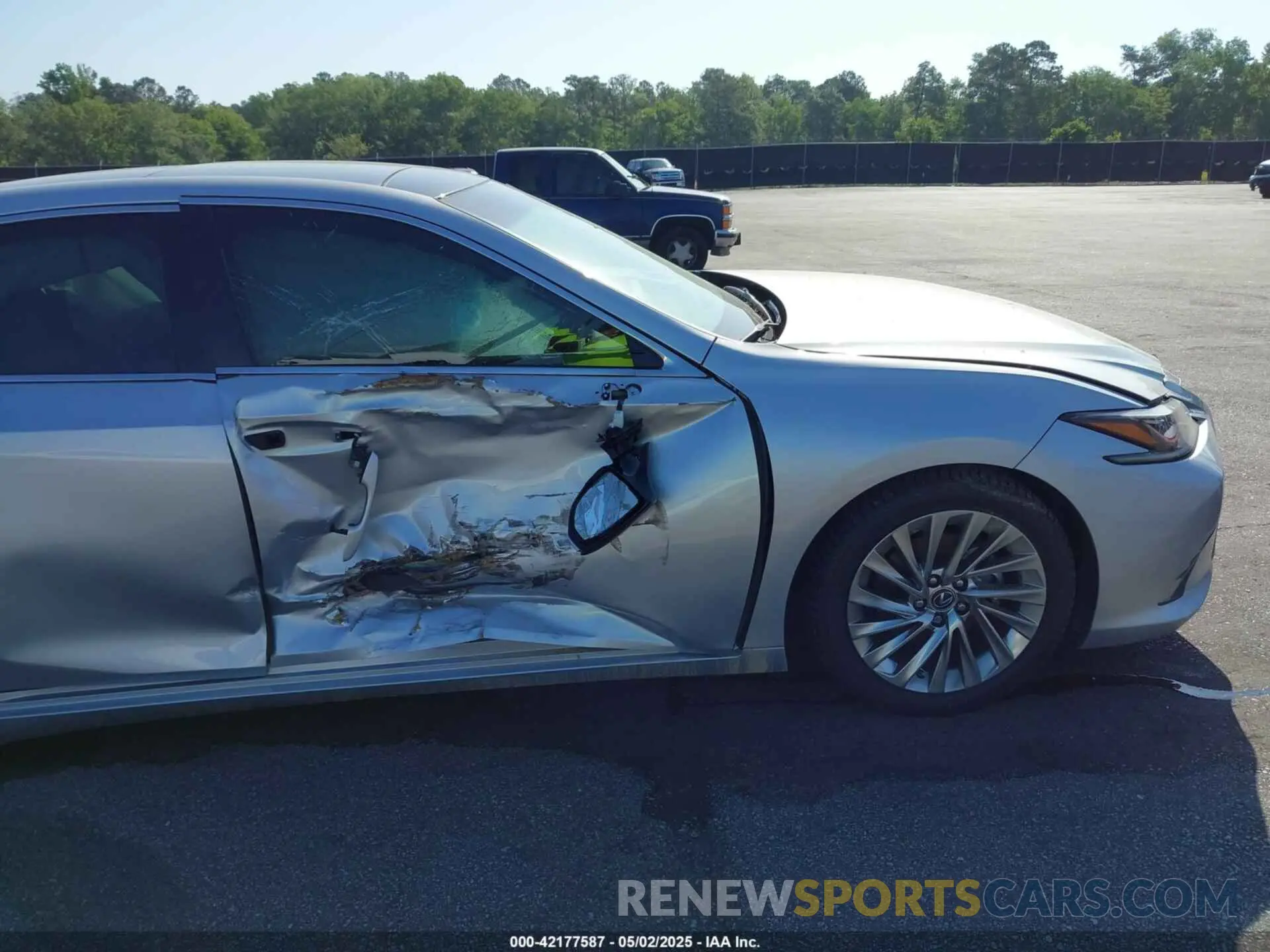 22 Photograph of a damaged car 58ABZ1B10KU023305 LEXUS ES 350 2019
