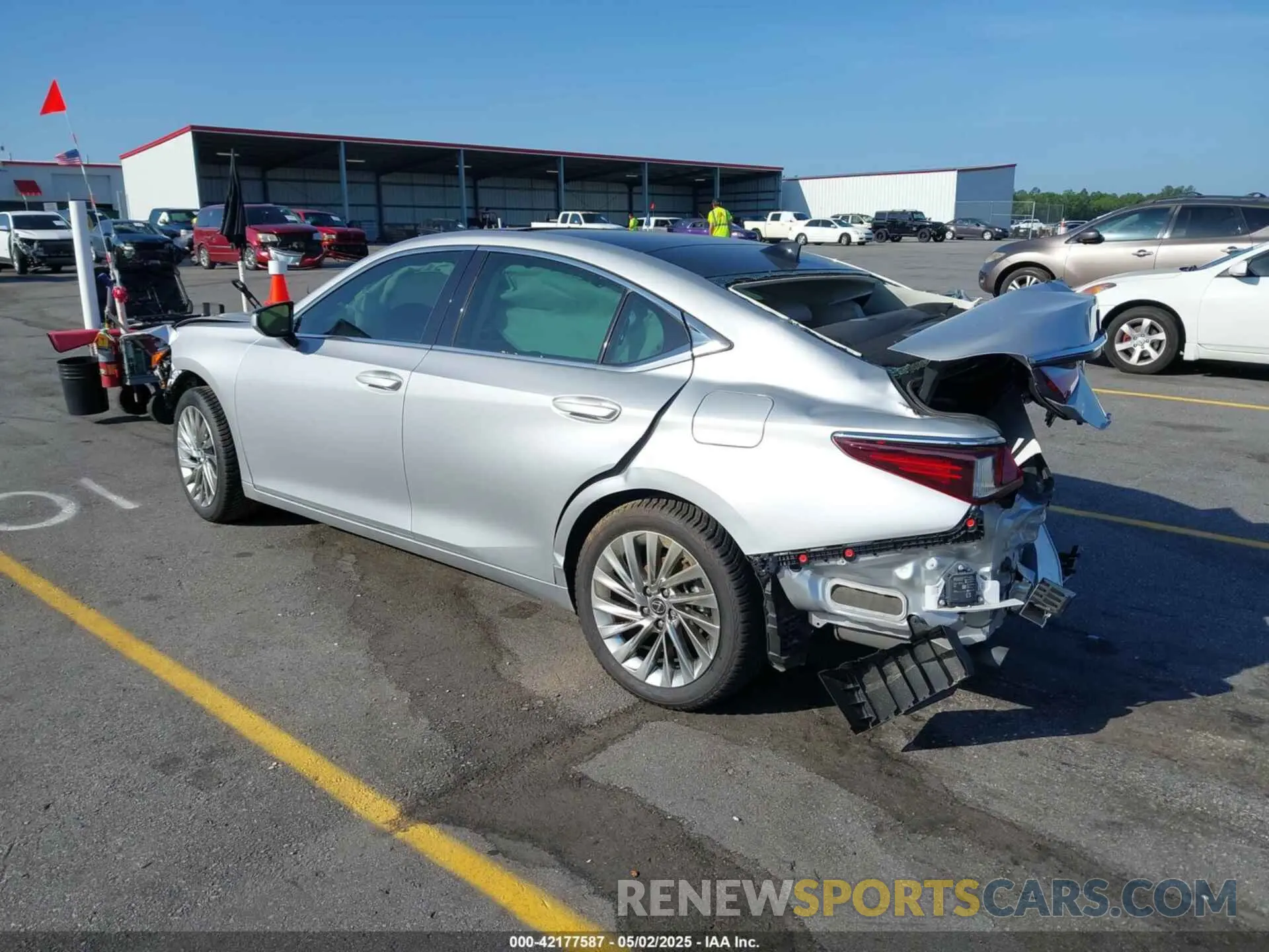 3 Photograph of a damaged car 58ABZ1B10KU023305 LEXUS ES 350 2019