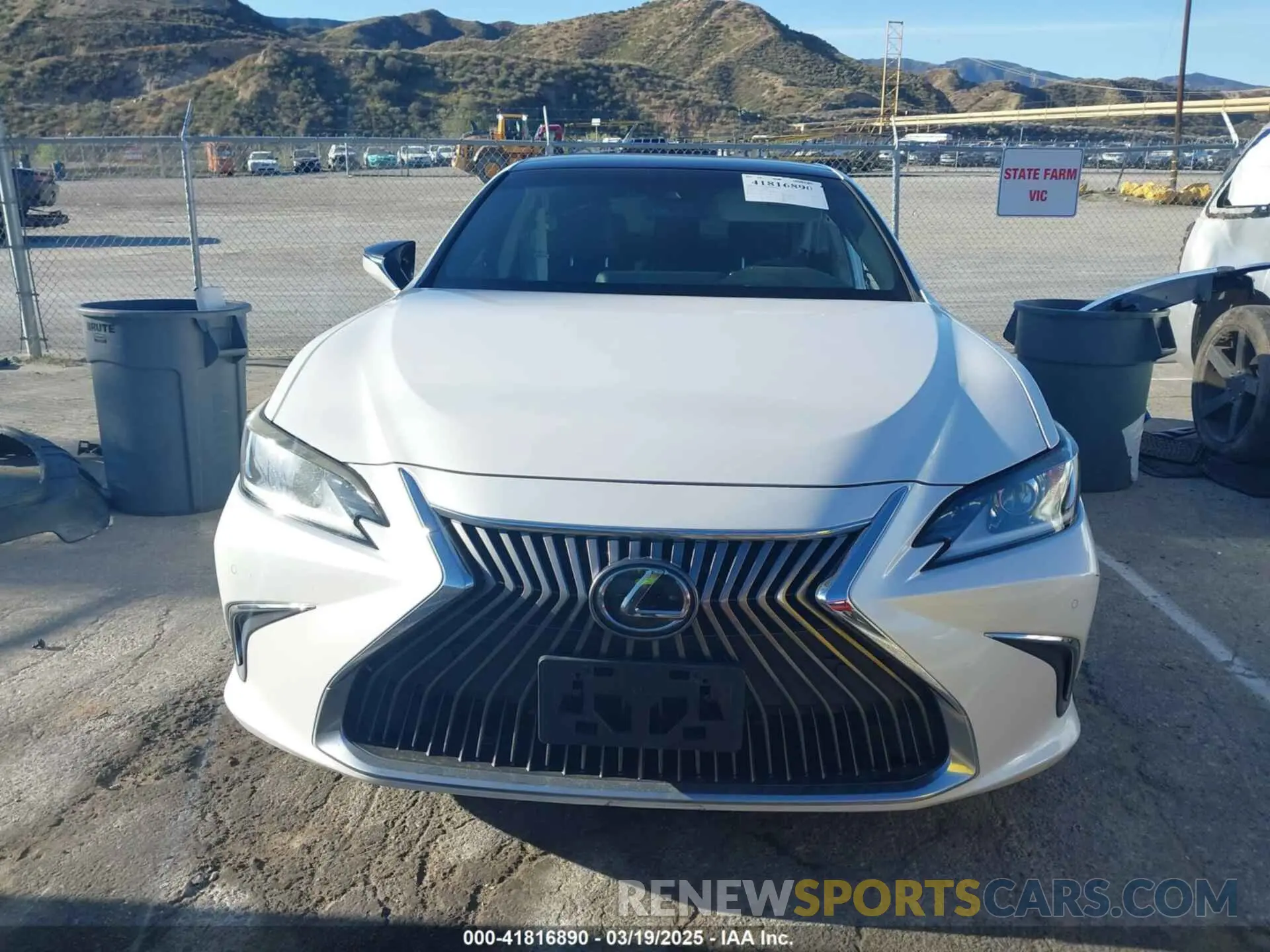 13 Photograph of a damaged car 58ABZ1B11KU019473 LEXUS ES 350 2019