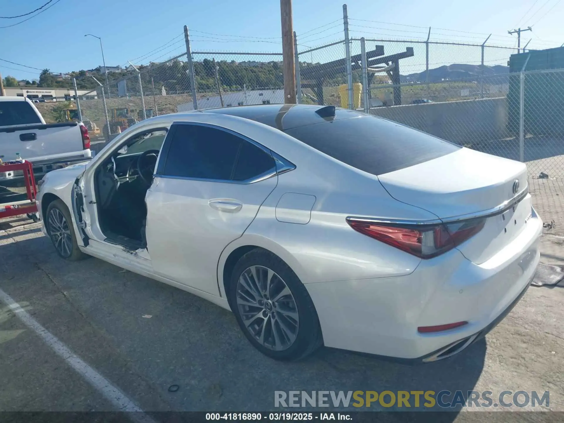 3 Photograph of a damaged car 58ABZ1B11KU019473 LEXUS ES 350 2019