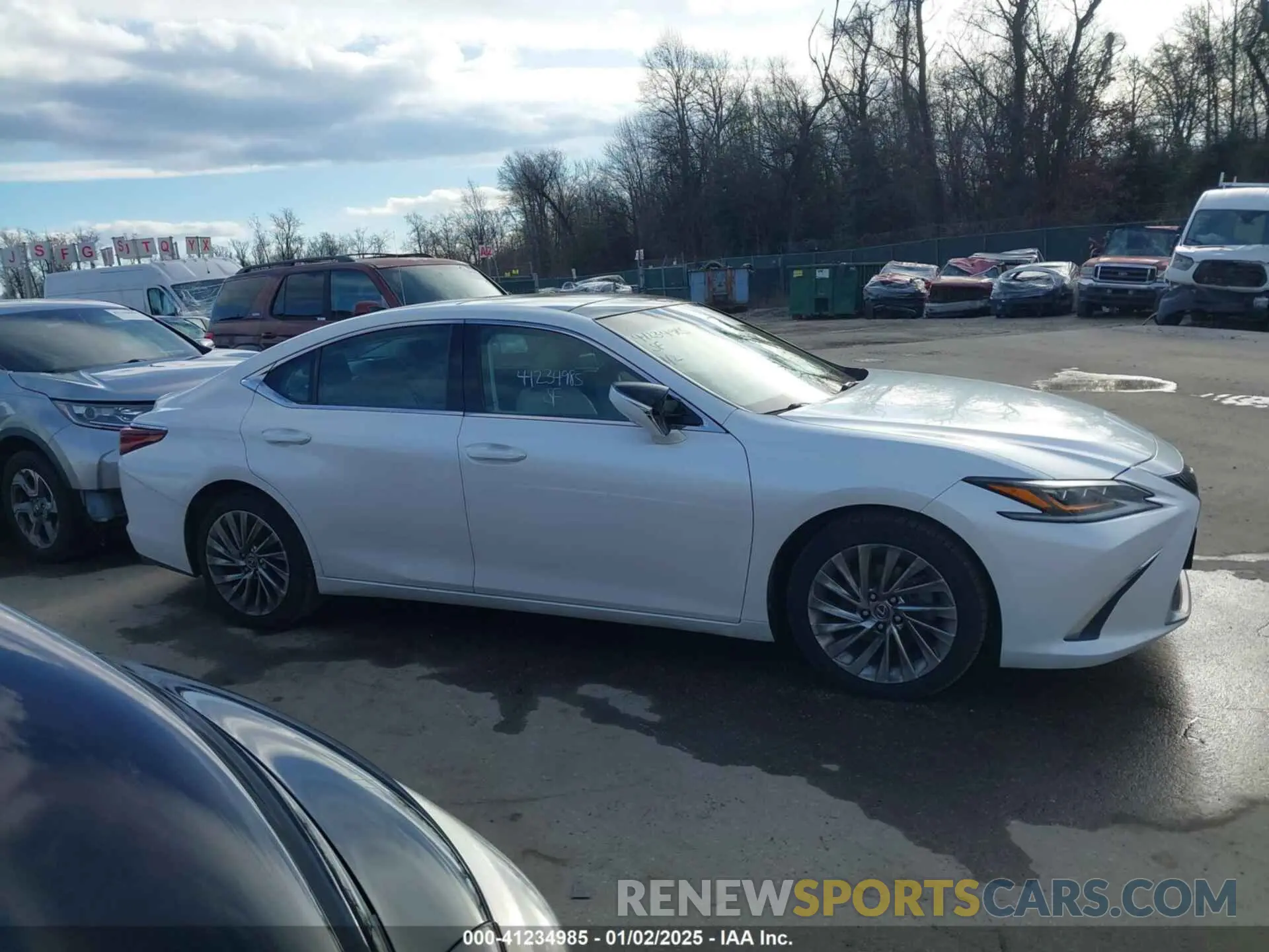 13 Photograph of a damaged car 58ABZ1B11KU020297 LEXUS ES 350 2019