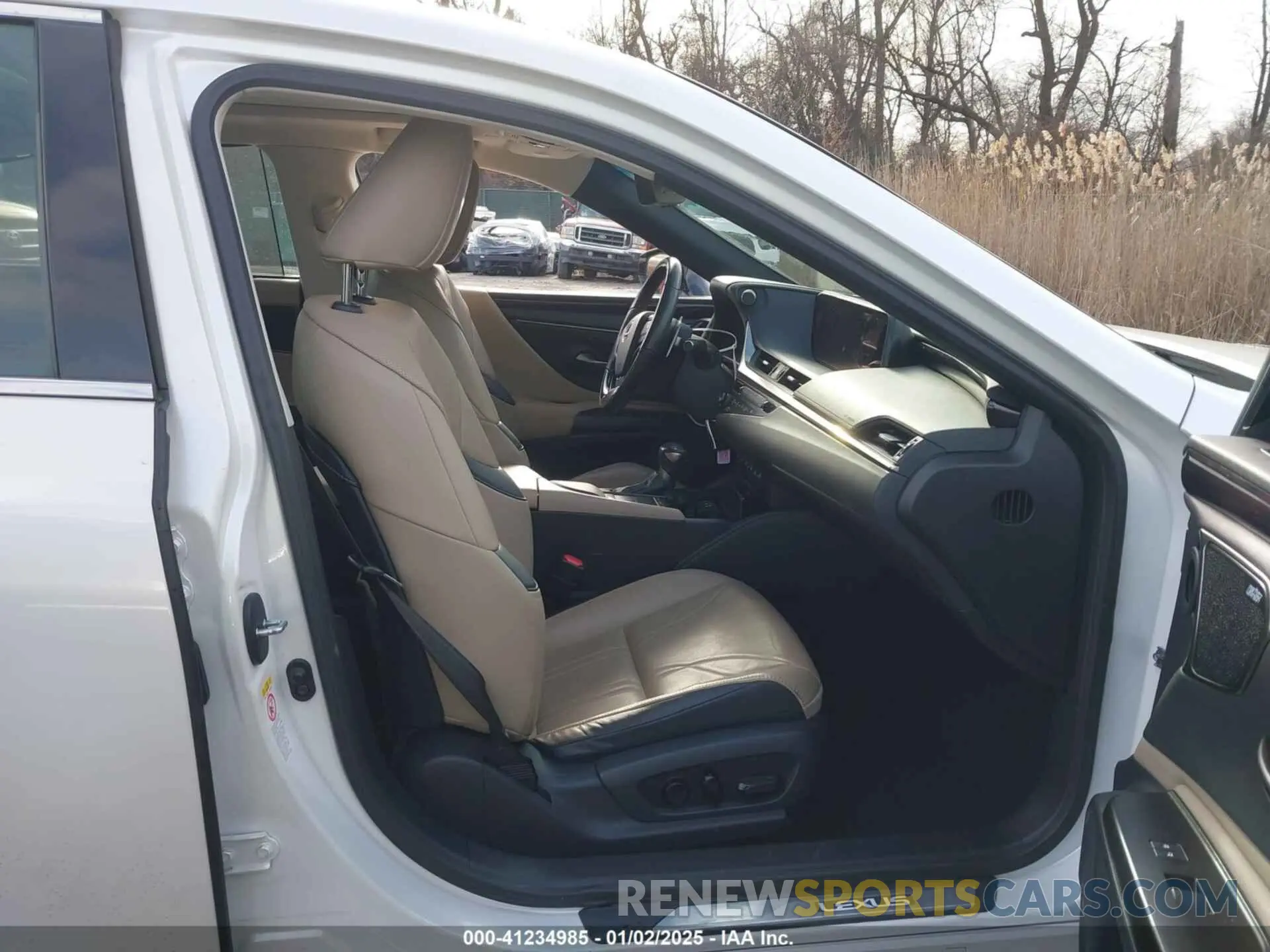 5 Photograph of a damaged car 58ABZ1B11KU020297 LEXUS ES 350 2019