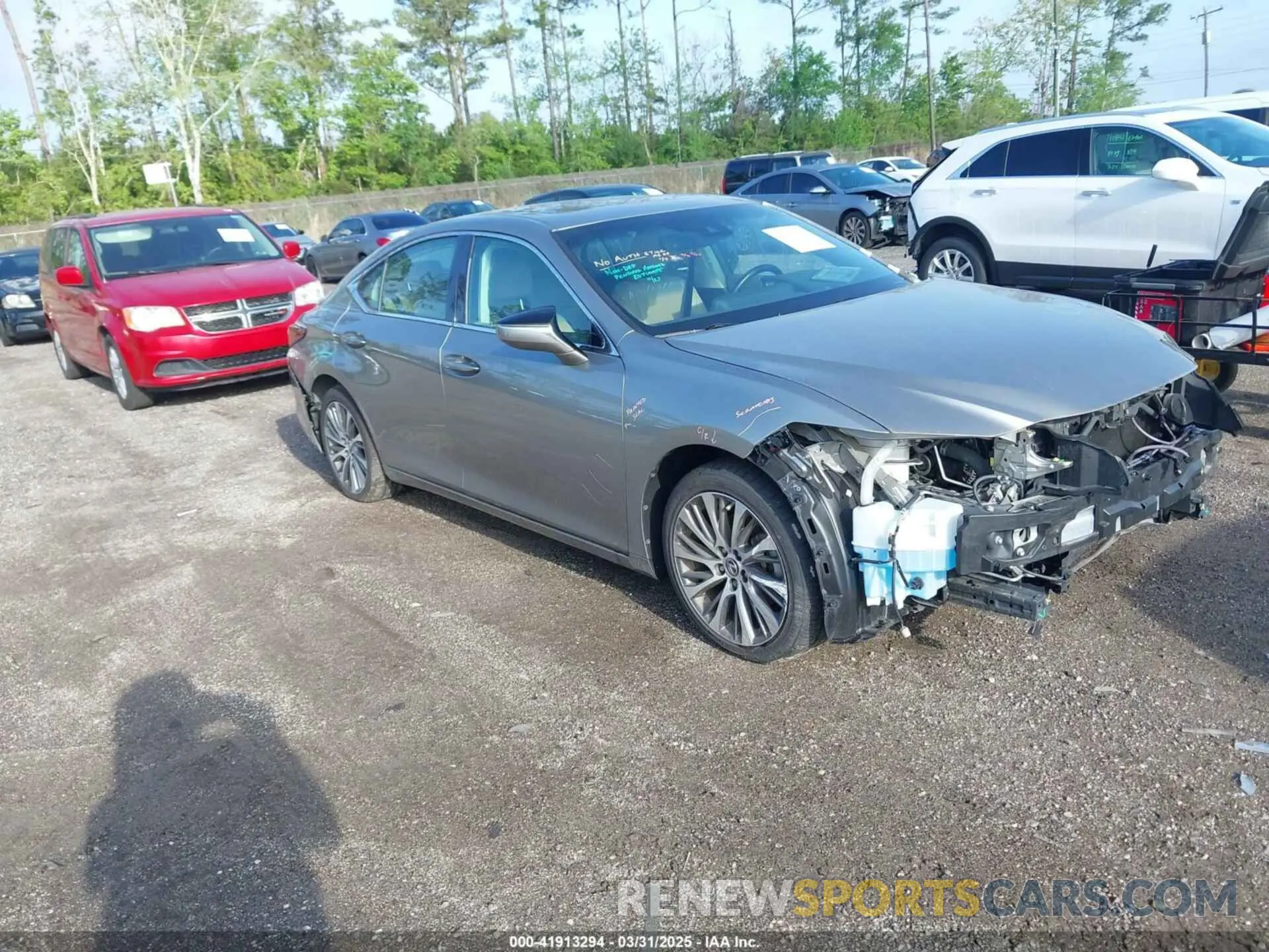 1 Photograph of a damaged car 58ABZ1B11KU023037 LEXUS ES 350 2019
