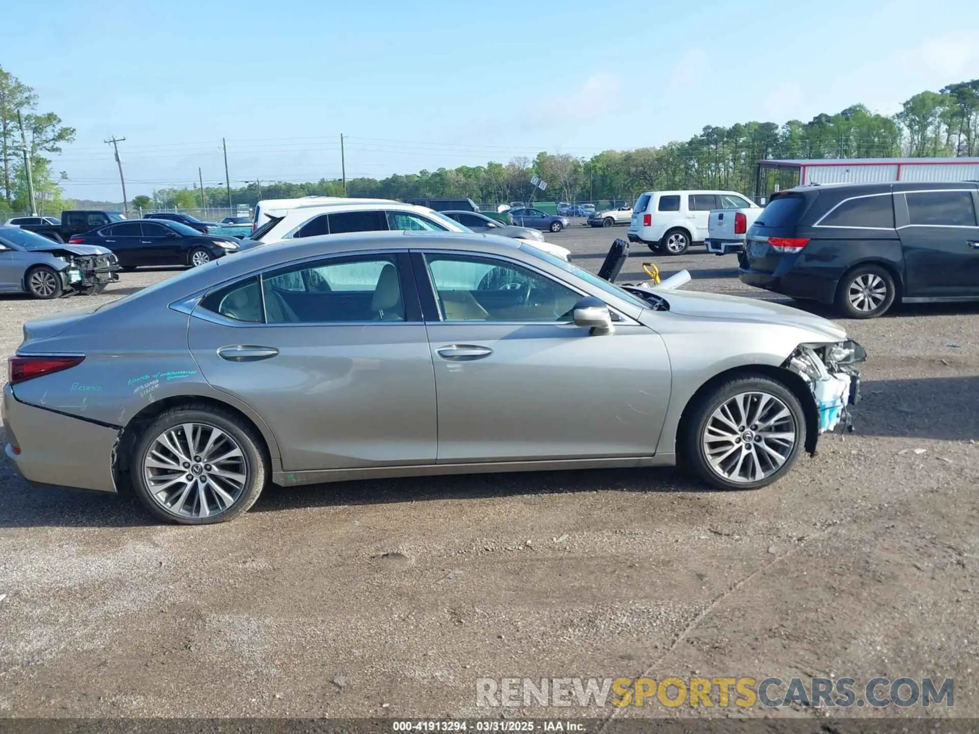 13 Photograph of a damaged car 58ABZ1B11KU023037 LEXUS ES 350 2019
