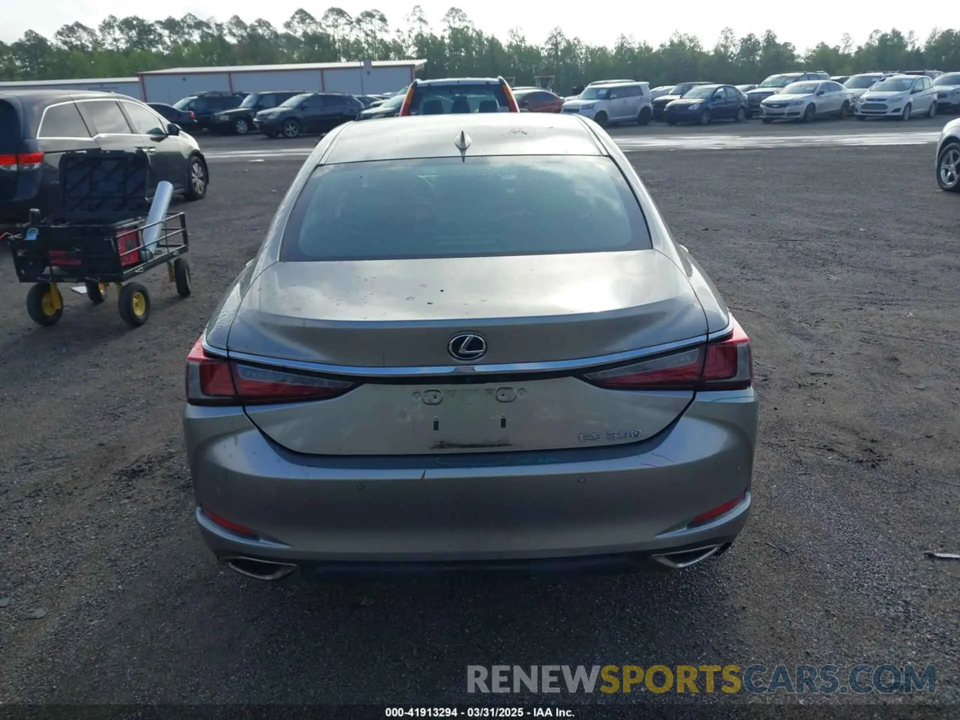 16 Photograph of a damaged car 58ABZ1B11KU023037 LEXUS ES 350 2019