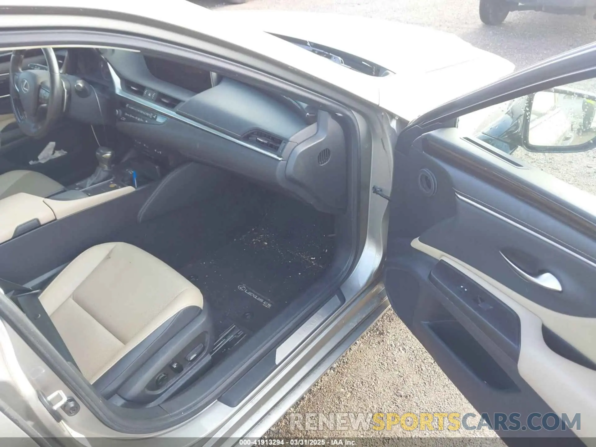 5 Photograph of a damaged car 58ABZ1B11KU023037 LEXUS ES 350 2019