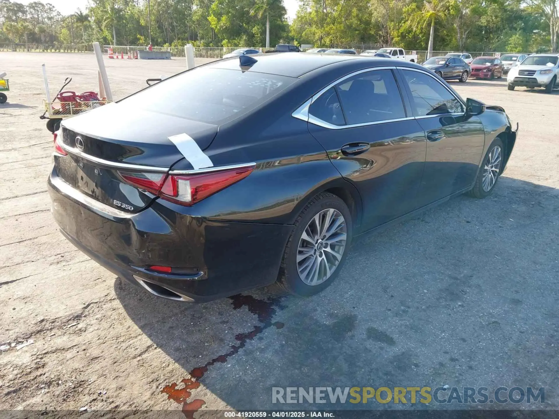 4 Photograph of a damaged car 58ABZ1B11KU024933 LEXUS ES 350 2019