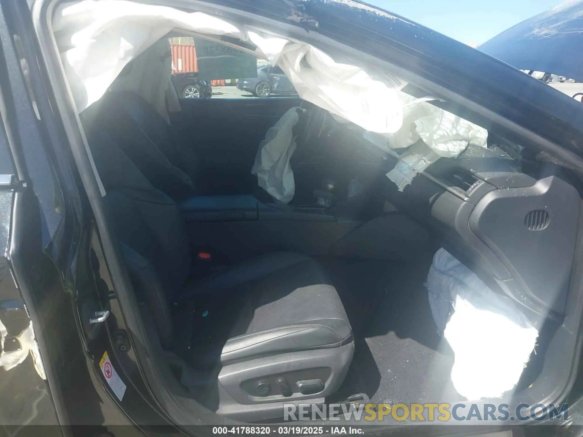 5 Photograph of a damaged car 58ABZ1B11KU026522 LEXUS ES 350 2019
