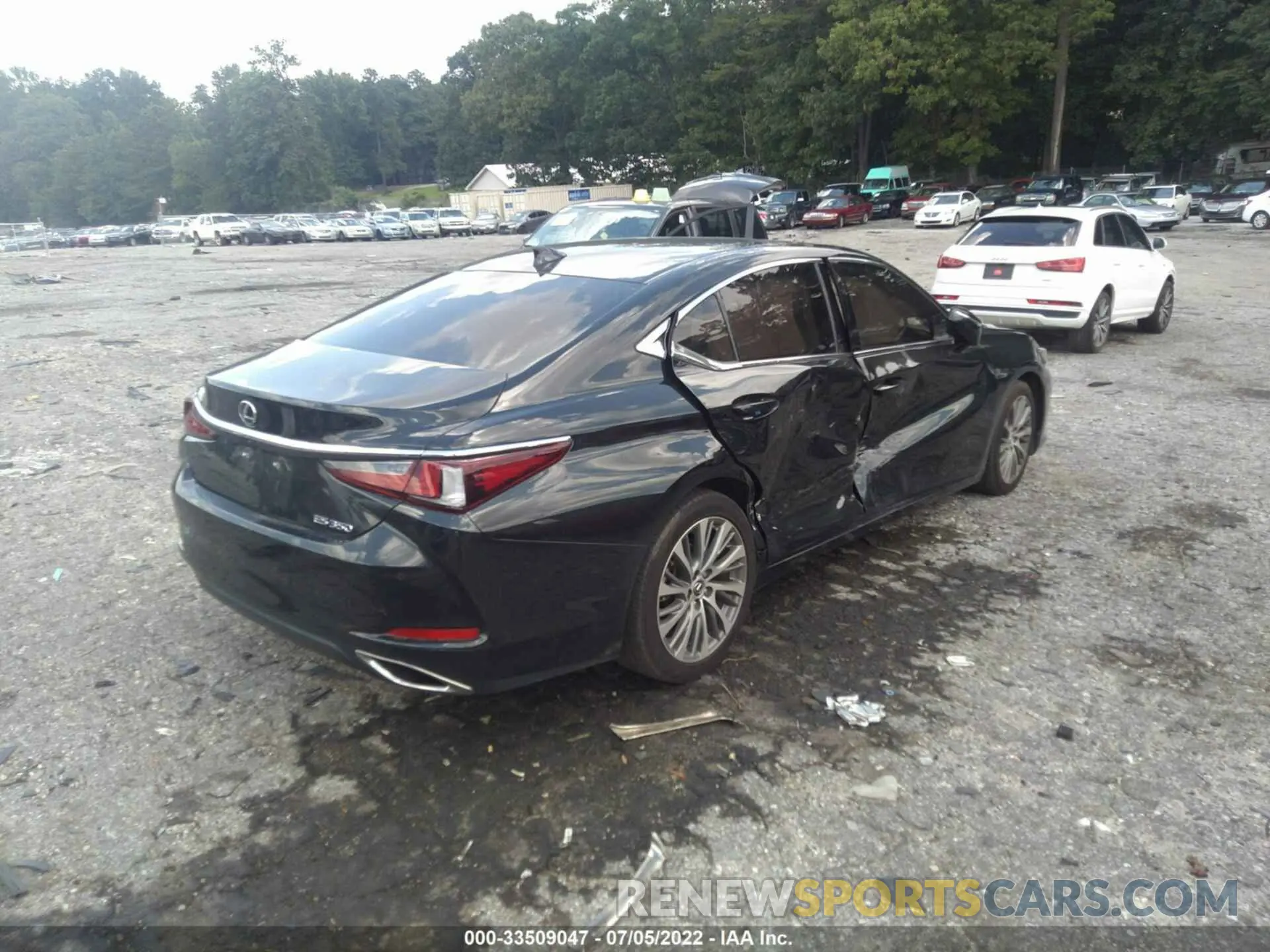 4 Photograph of a damaged car 58ABZ1B11KU039075 LEXUS ES 350 2019