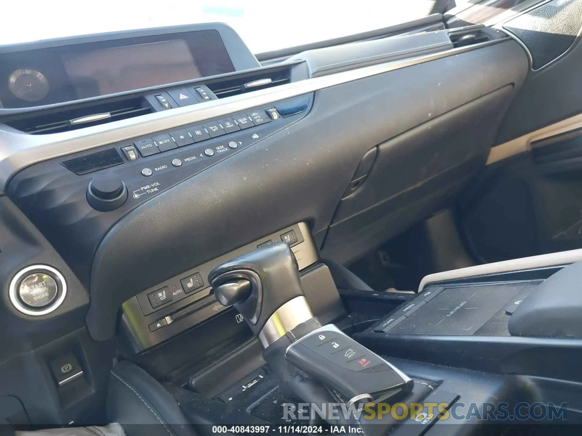 11 Photograph of a damaged car 58ABZ1B11KU047841 LEXUS ES 350 2019